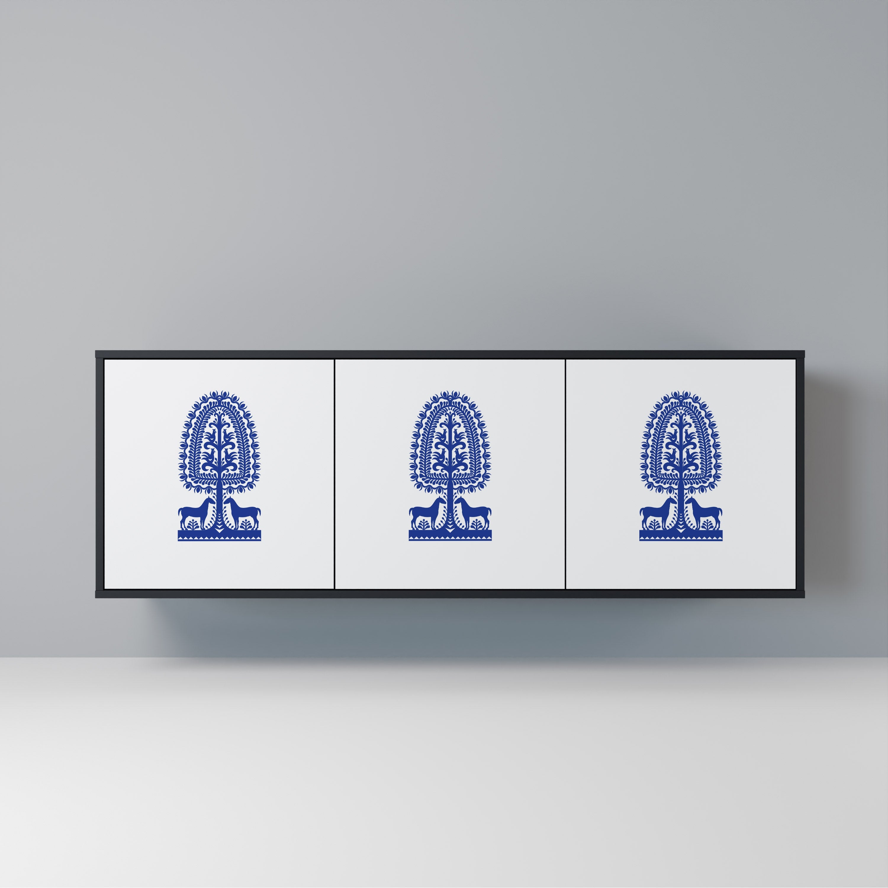 Buffet 3 portes en finition noire, style art populaire polonais