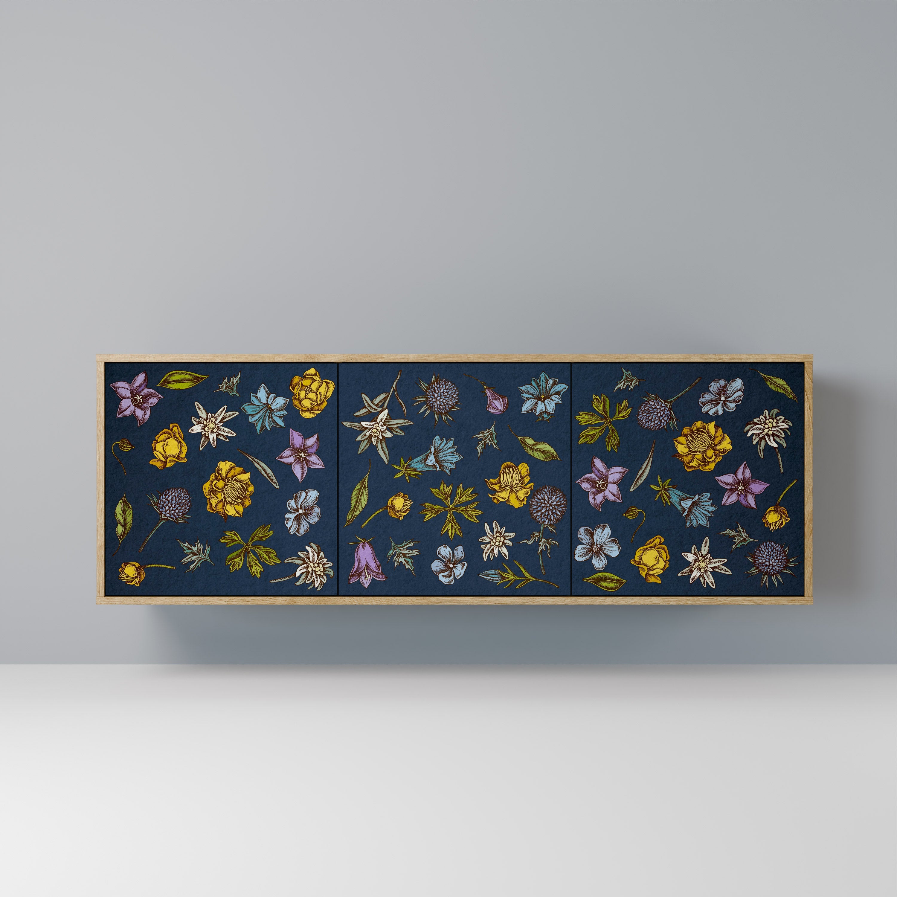 Buffet 3 portes effet chêne, motif fleurs sur fond bleu marine