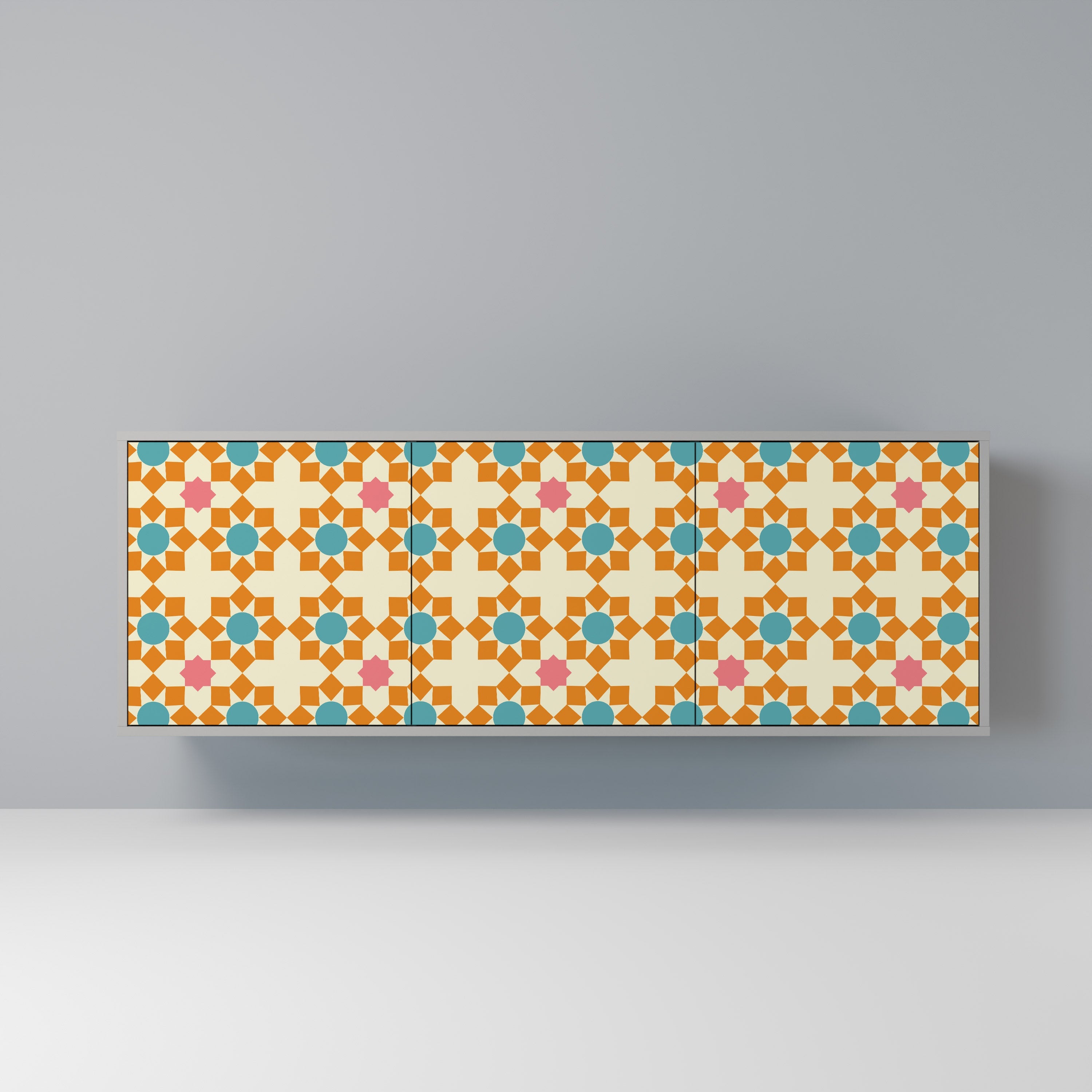 Buffet 3 portes à décor floral, finition grise