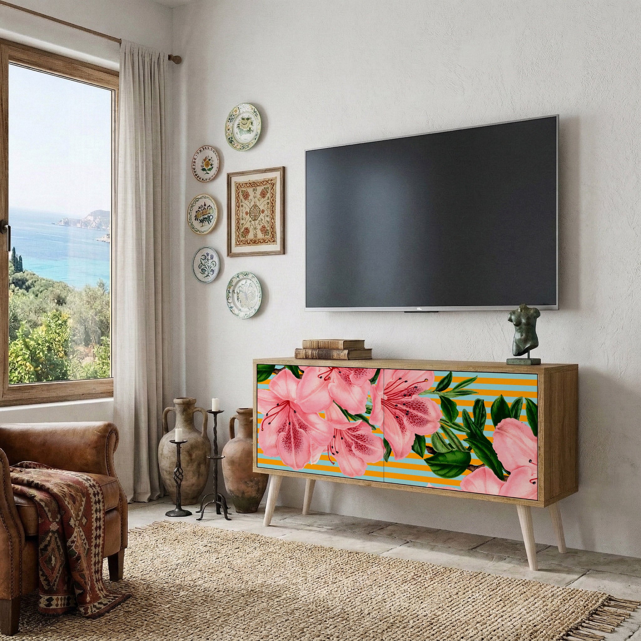 FRAGILE BEAUTY Compact 2-Door TV Cabinet