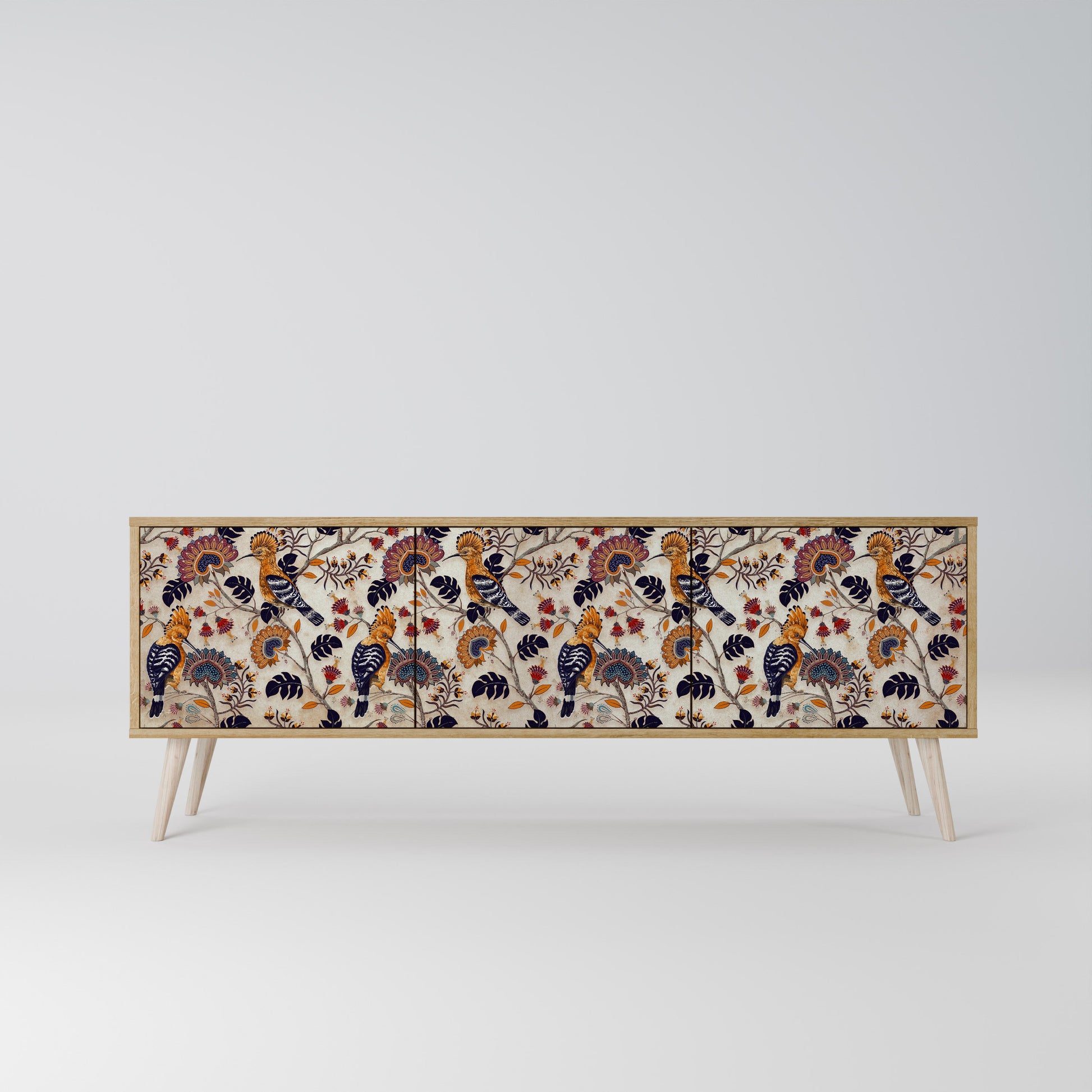 EMINENT HOOPOE 3-Door TV Stand in Oak Effect