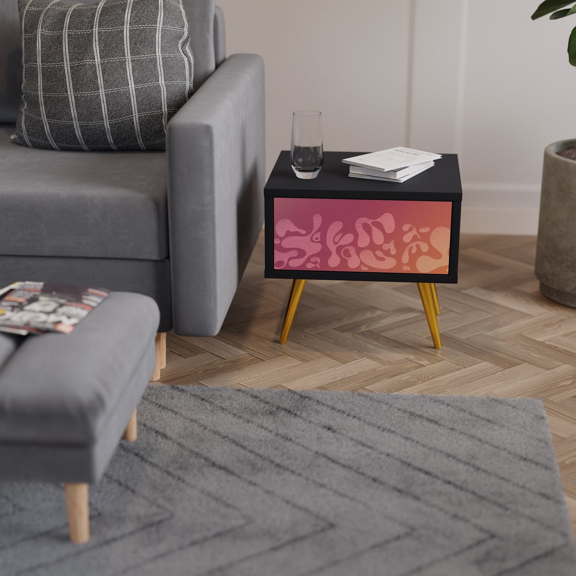 Table de chevet IRREGULAR PINK en finition noire