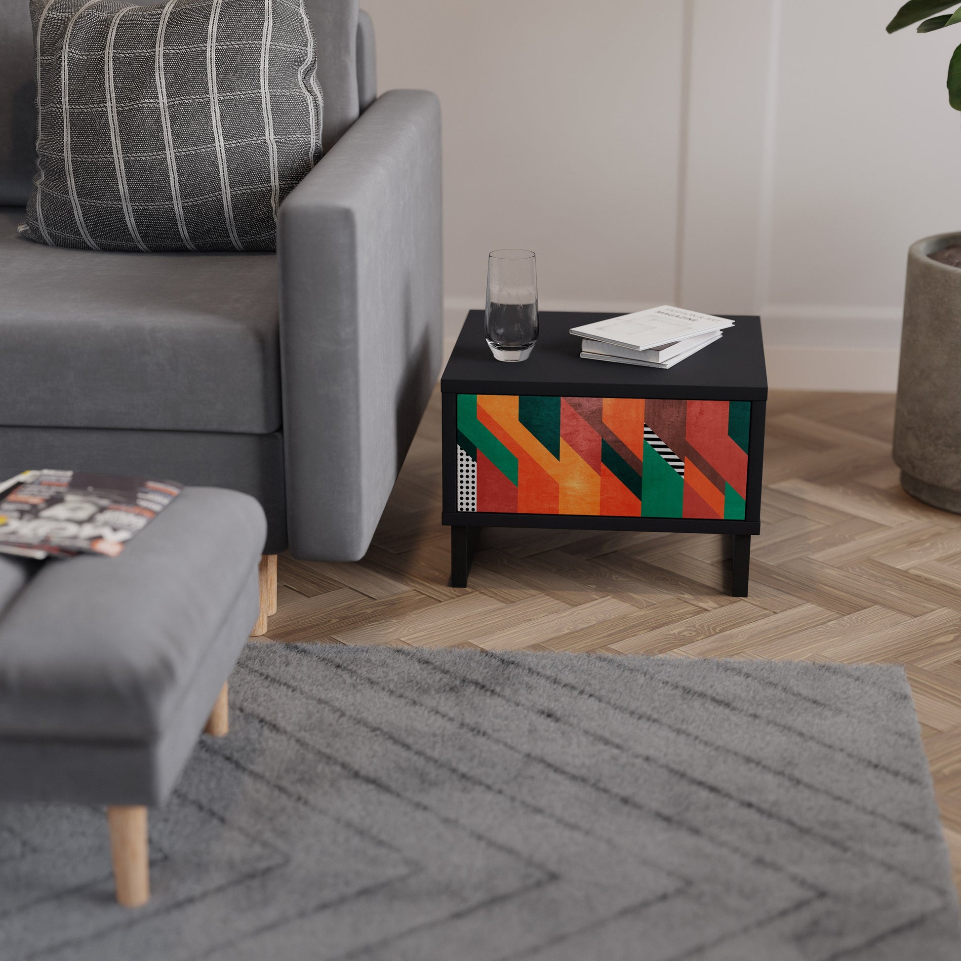 Table de chevet MAKESHIFT ARTISTRY en finition noire