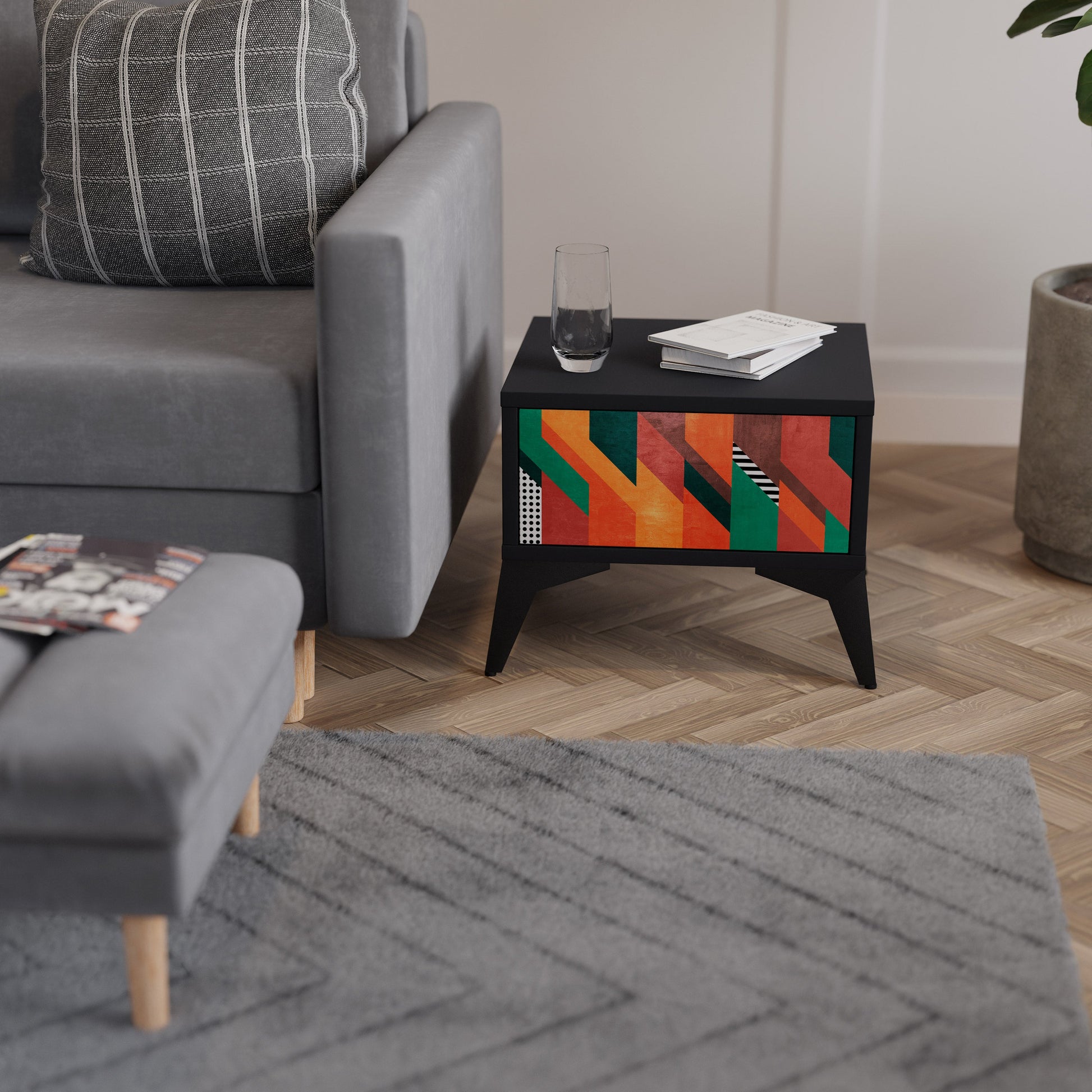 Table de chevet MAKESHIFT ARTISTRY en finition noire