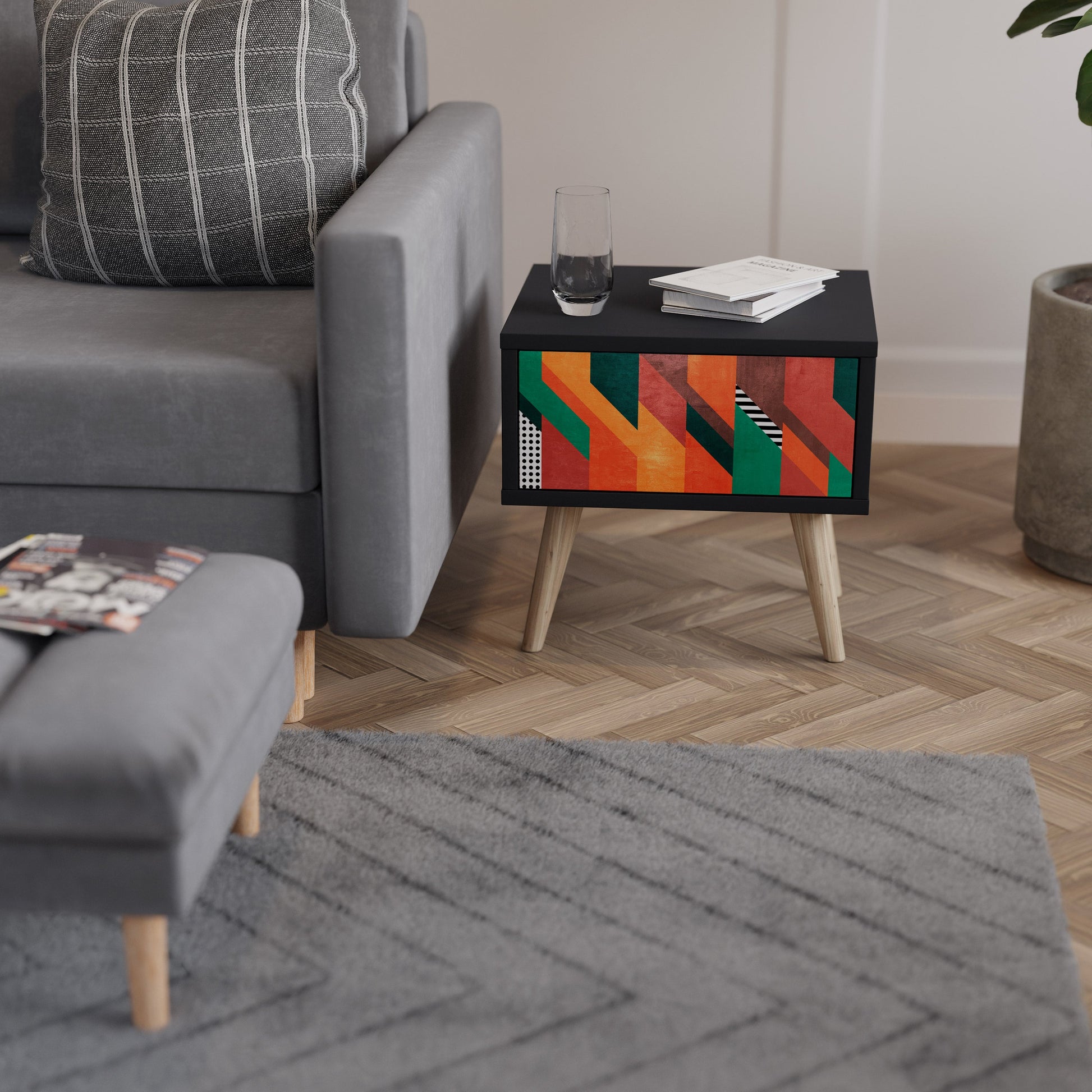 Table de chevet MAKESHIFT ARTISTRY en finition noire