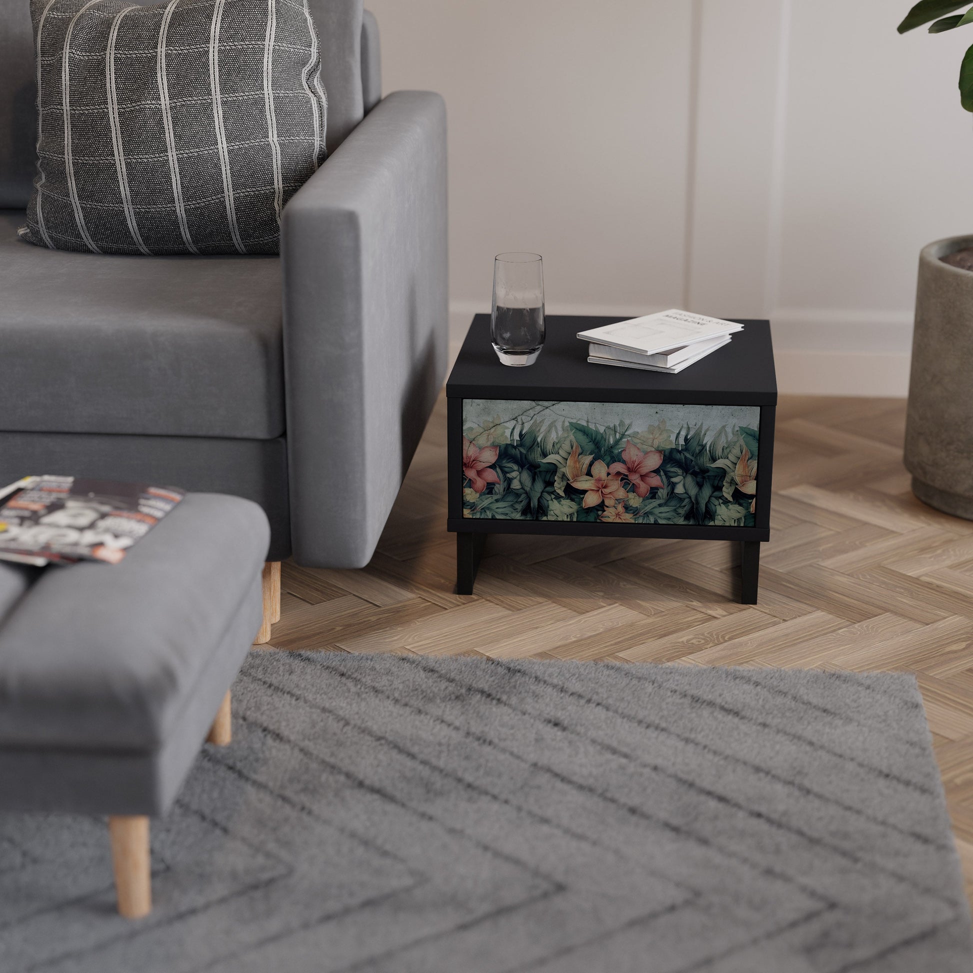 Table de chevet HEAVENLY BLOOM en finition noire