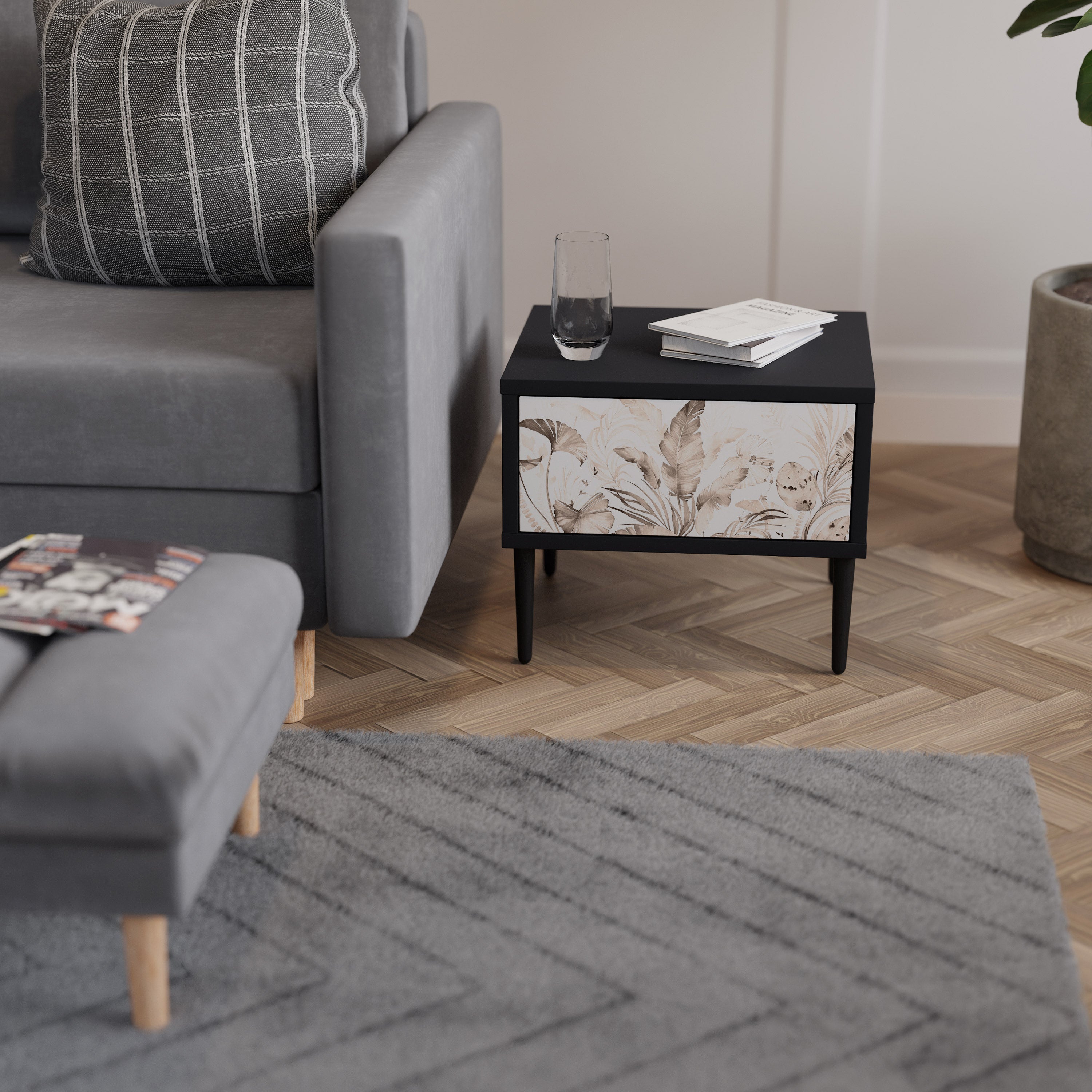 Table de chevet WILD TENDERNESS en finition noire