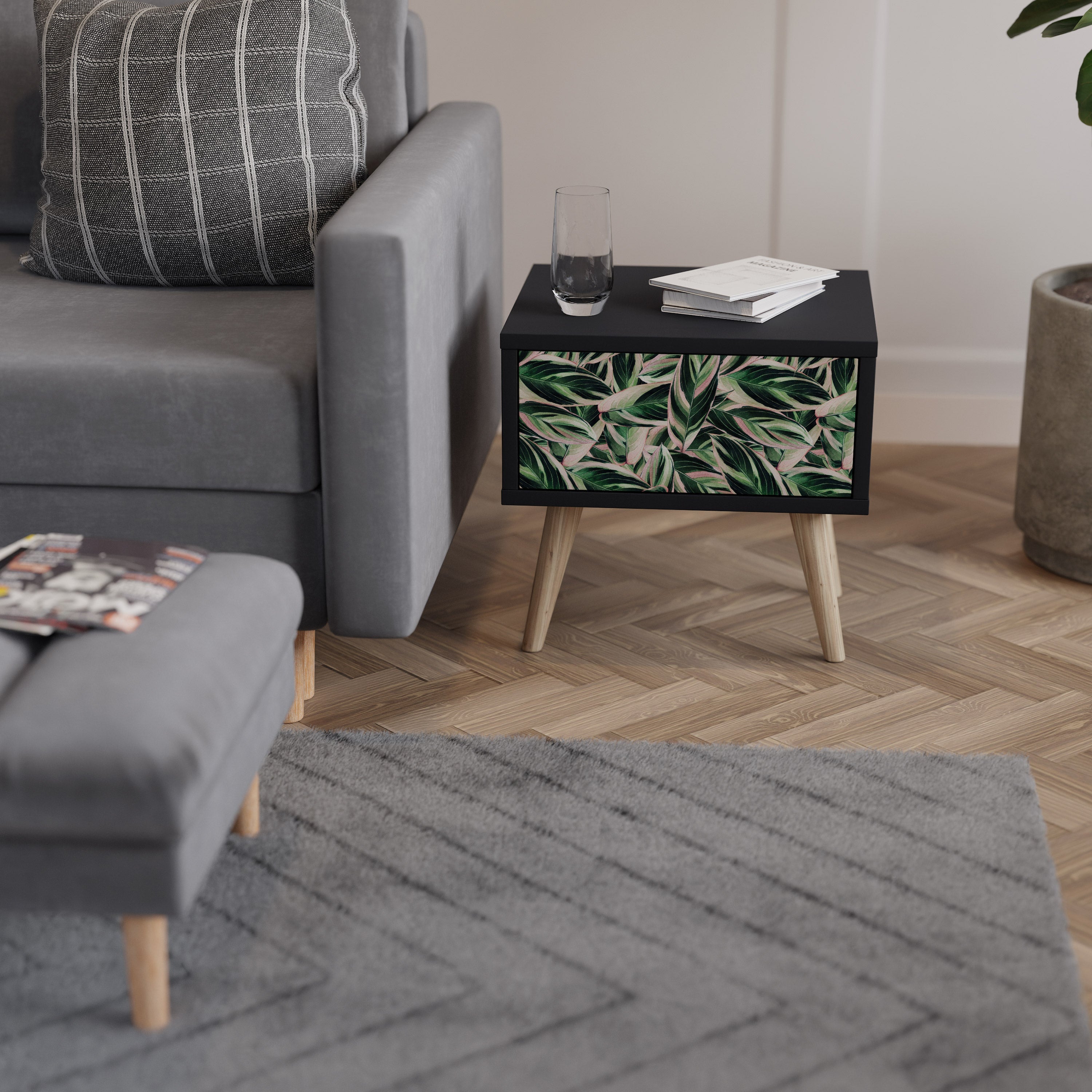 Table de chevet EERIE STROMANTHE en finition noire