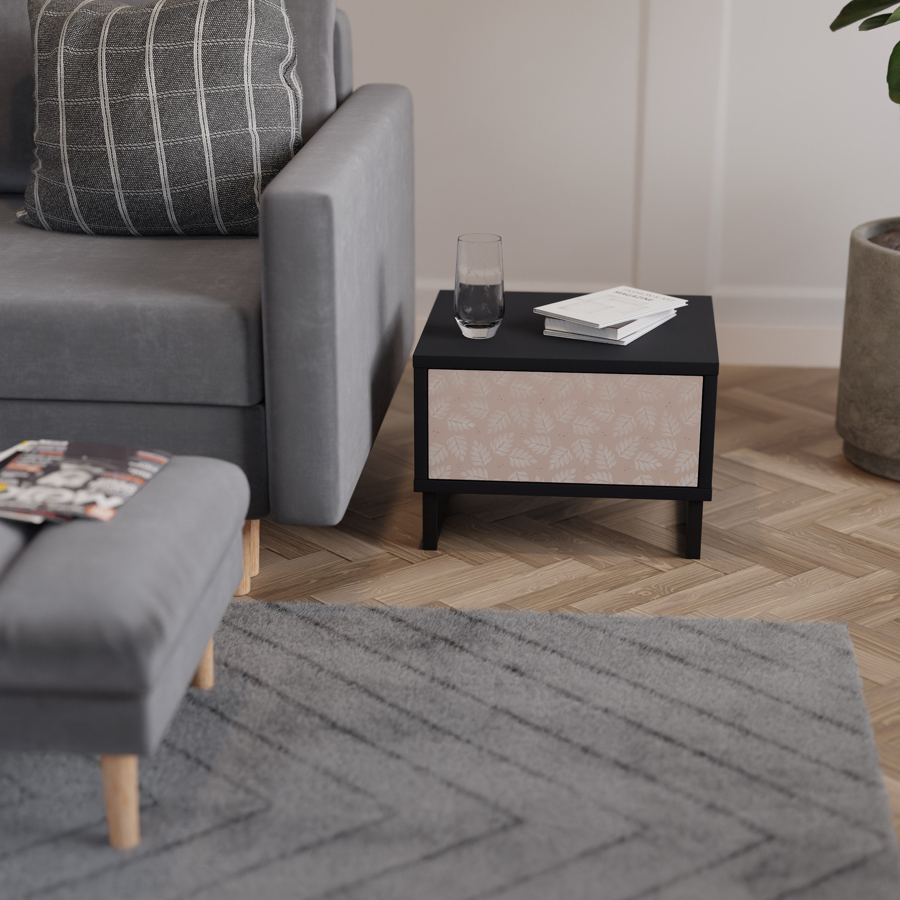 Table de chevet LEAVES ON BEIGE en finition noire