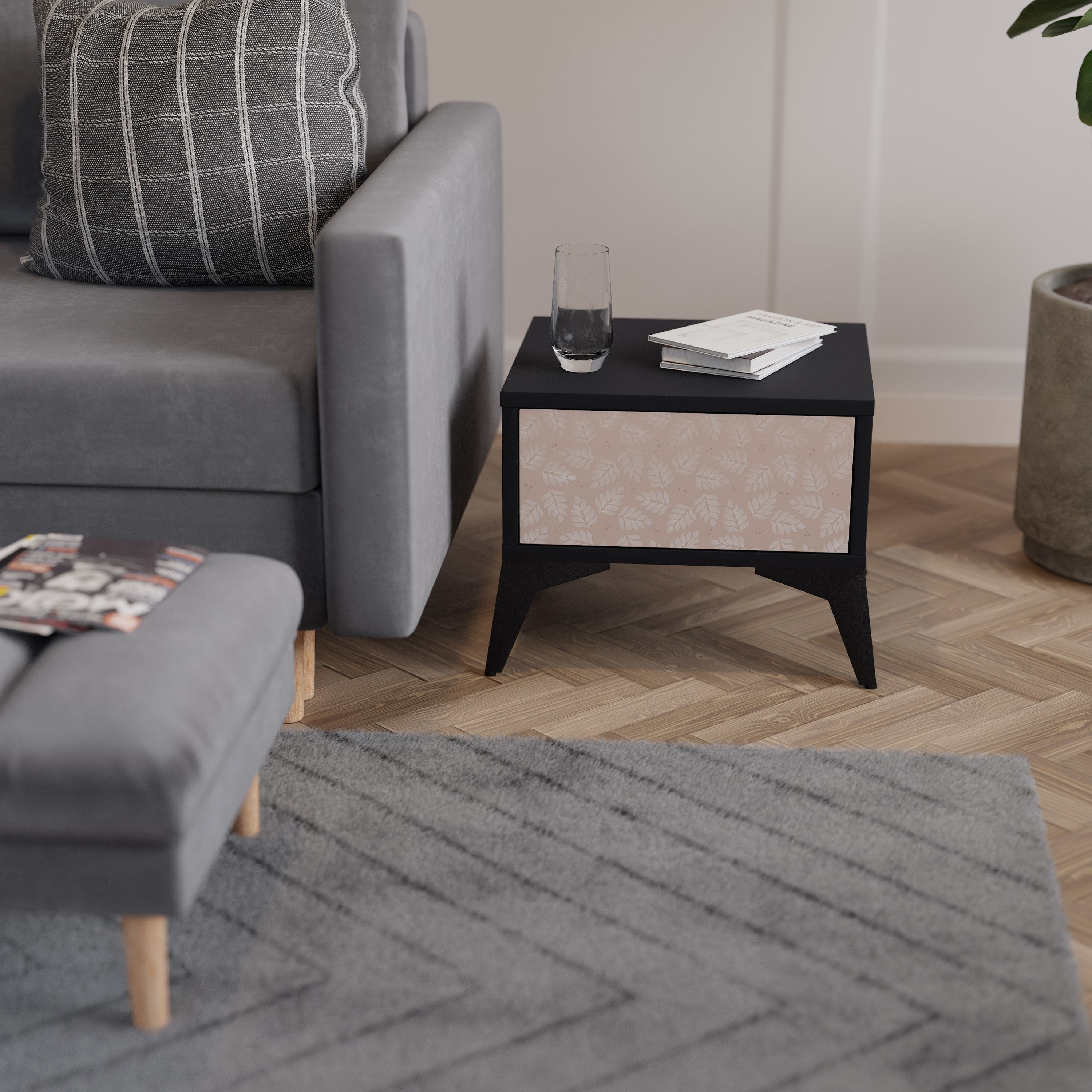 Table de chevet LEAVES ON BEIGE en finition noire