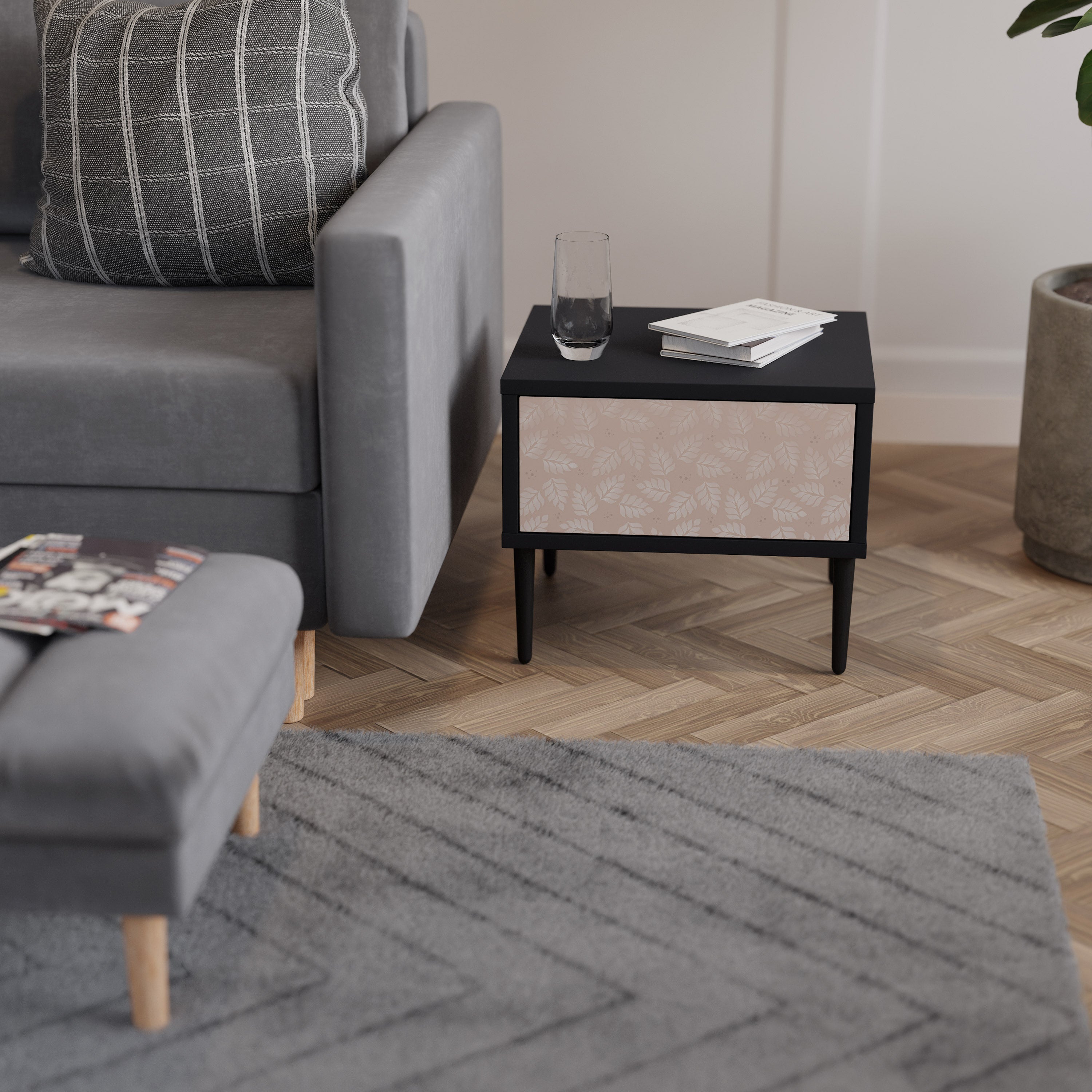 Table de chevet LEAVES ON BEIGE en finition noire