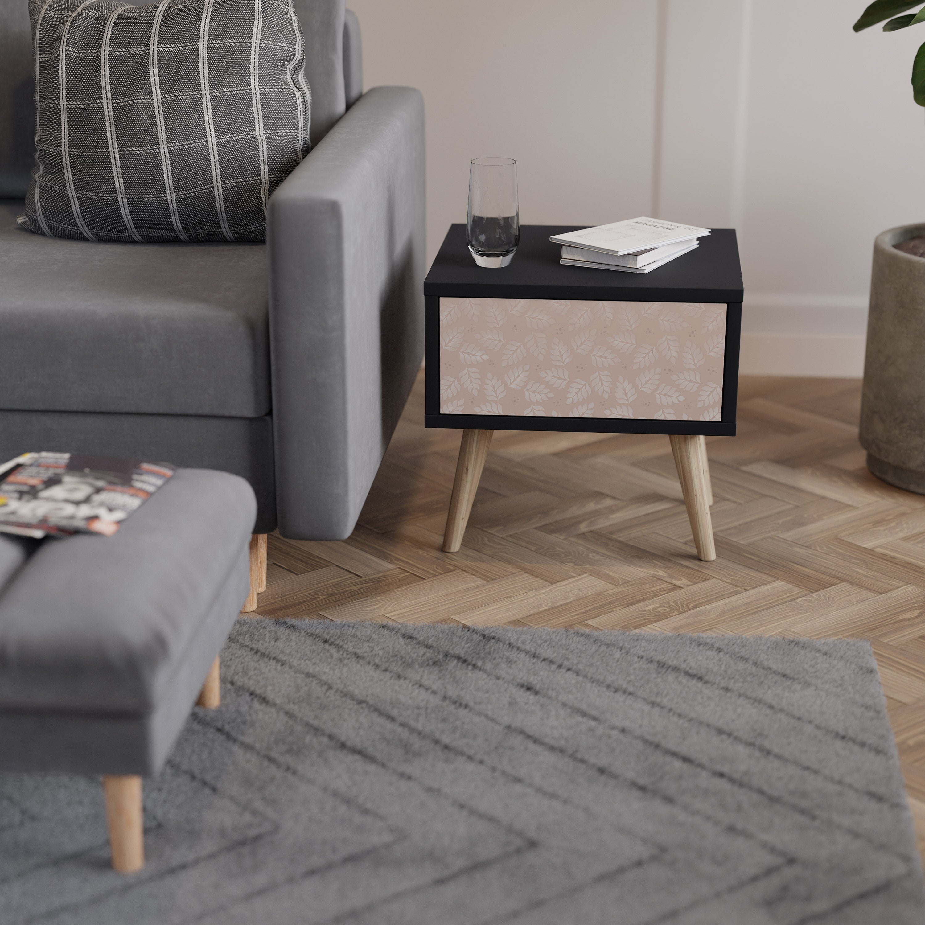 Table de chevet LEAVES ON BEIGE en finition noire