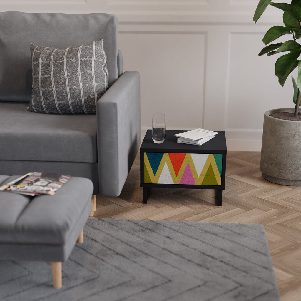 Table de chevet TRIANGLES COLORÉS en finition noire