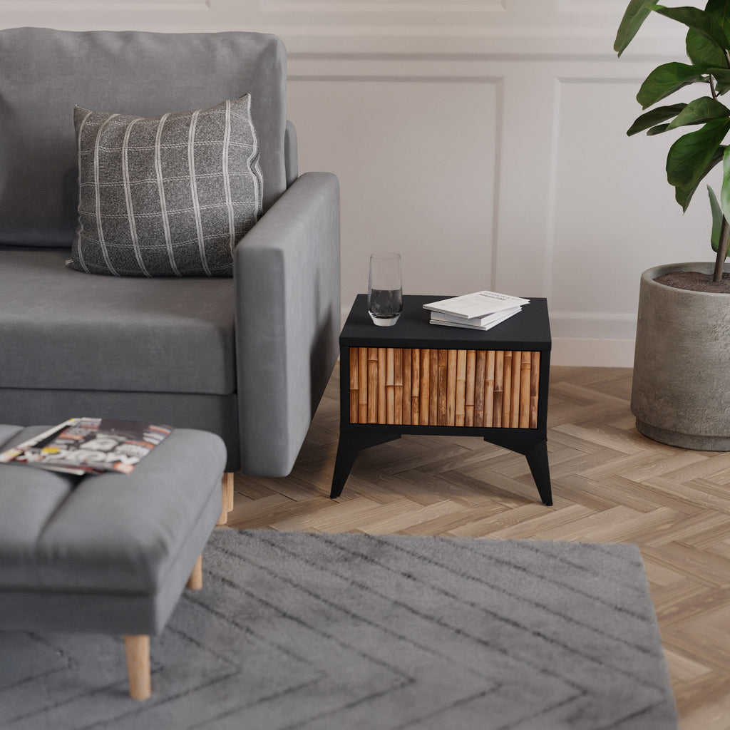 Table de chevet en bois naturel avec finition noire