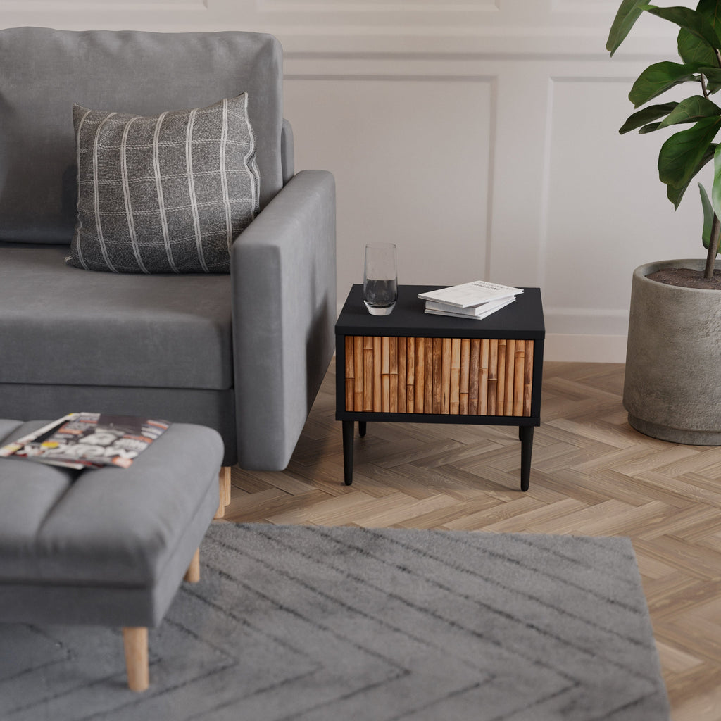 Table de chevet en bois naturel avec finition noire