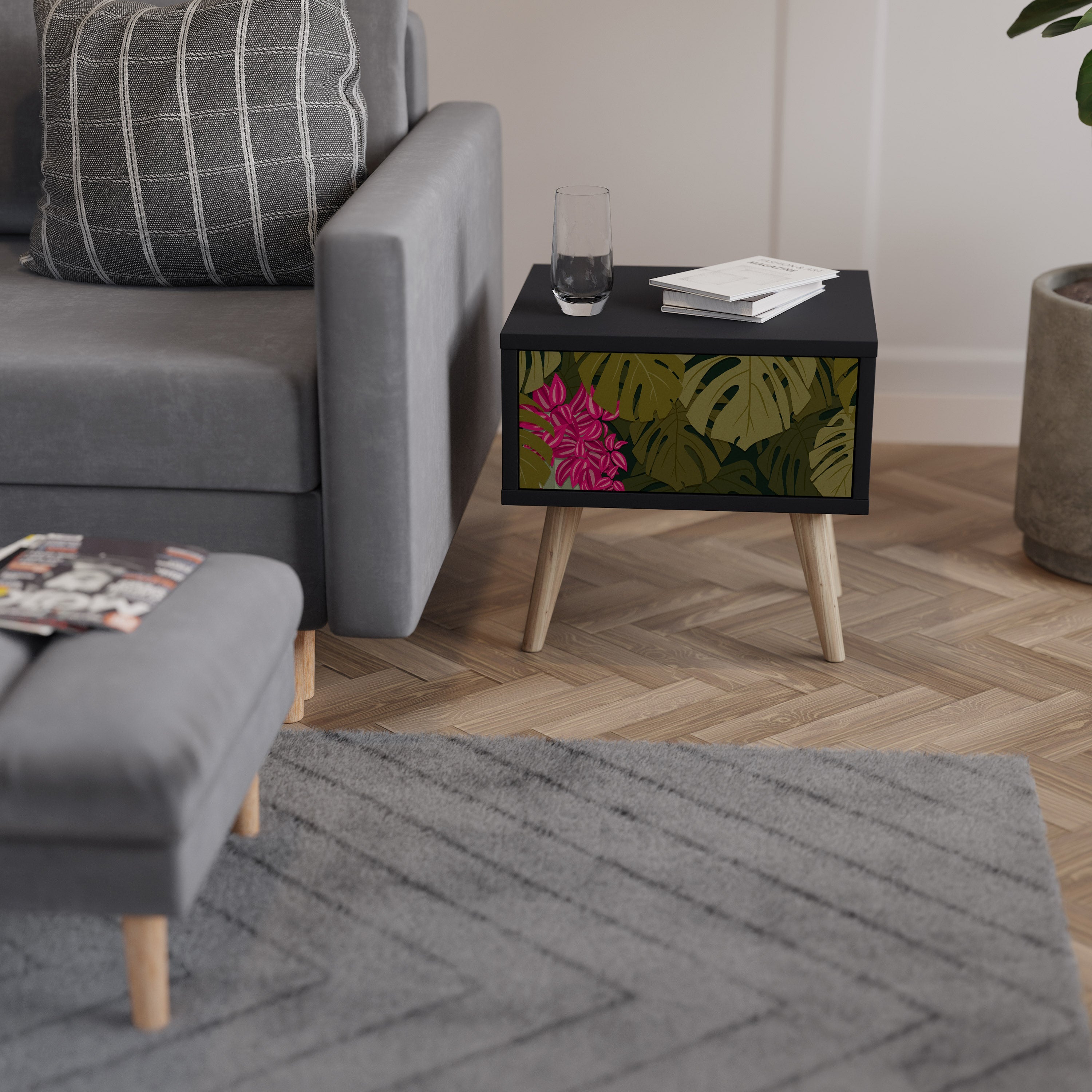 Table de chevet TROPICAL BEAUTY en finition noire