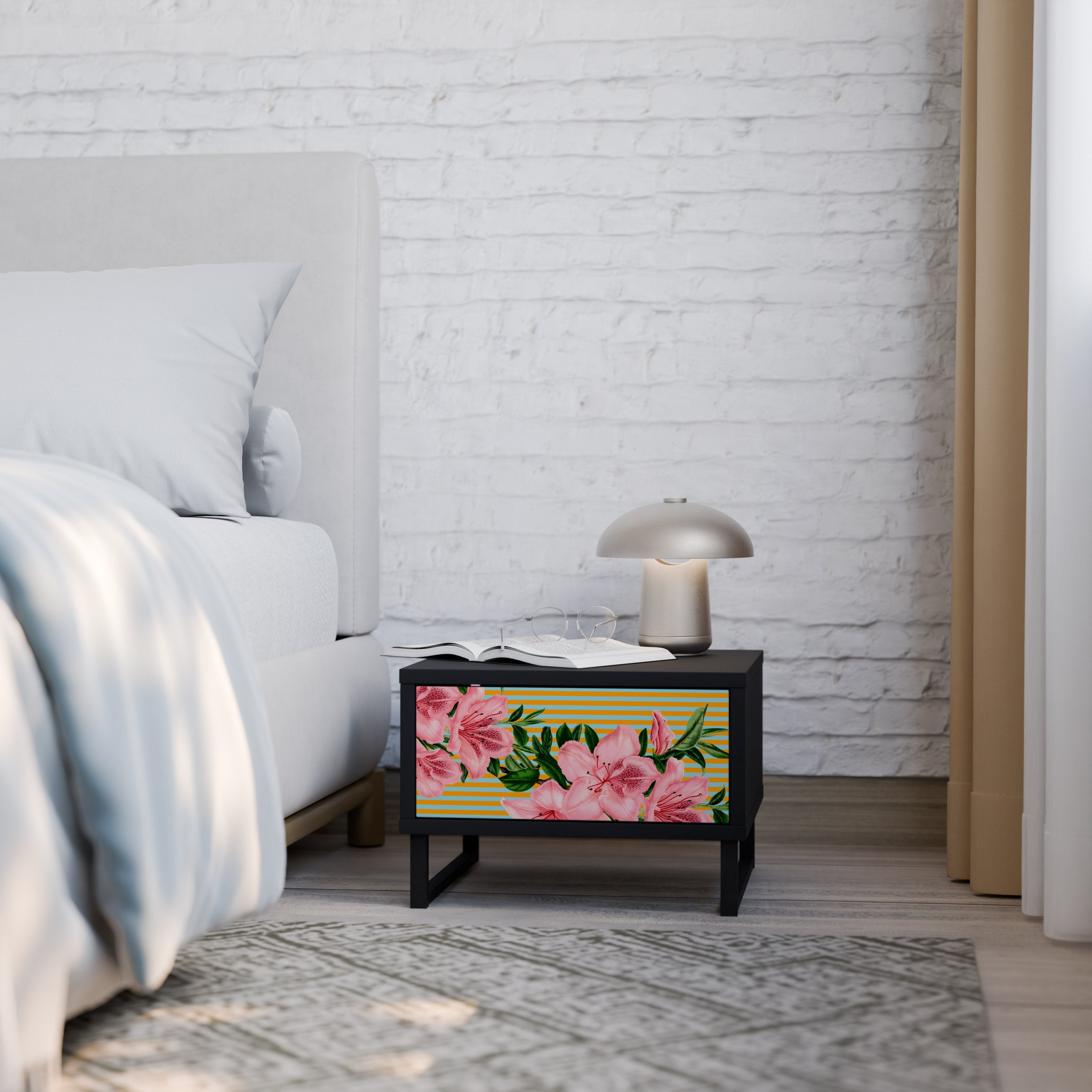 Table de chevet FRAGILE BEAUTY en finition noire