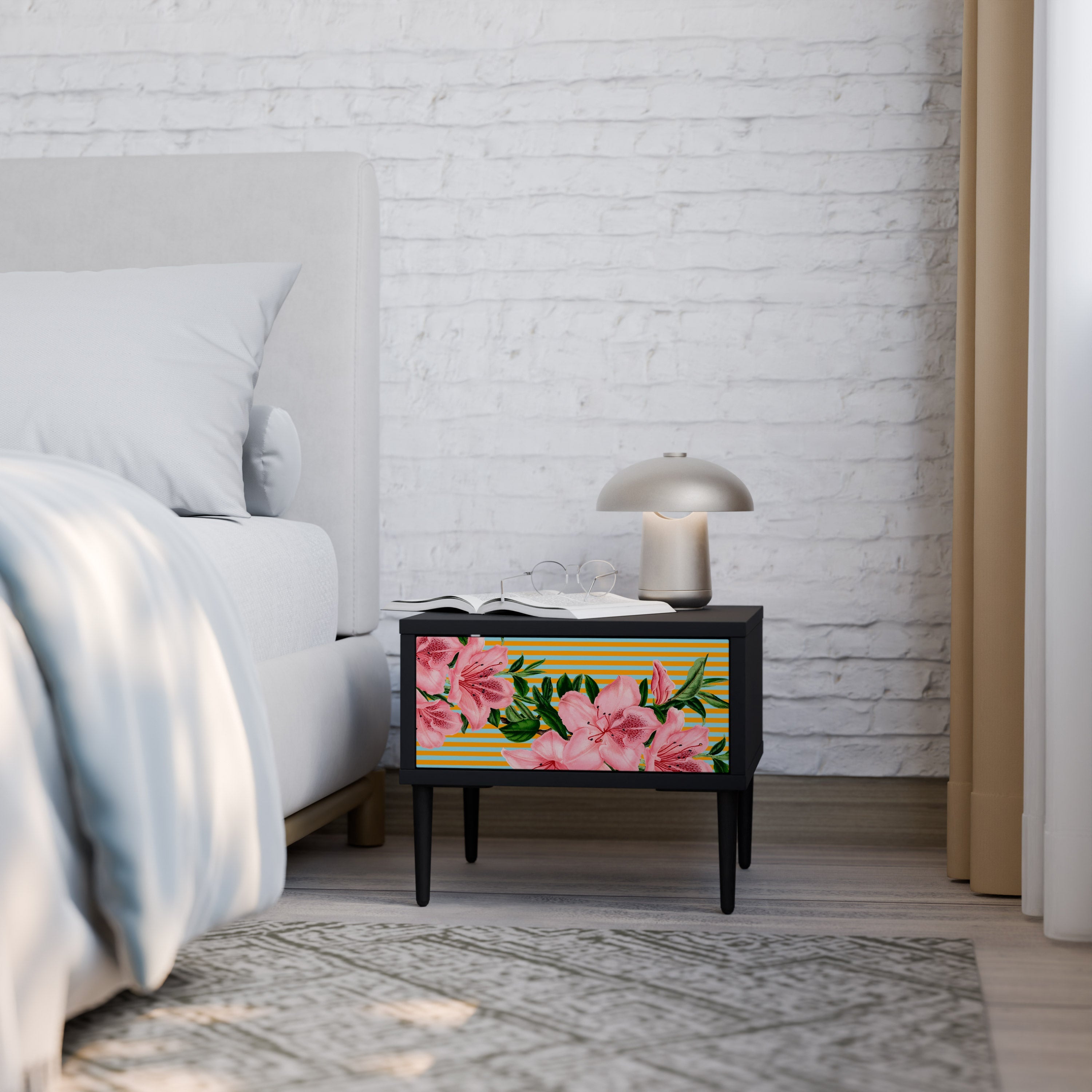 Table de chevet FRAGILE BEAUTY en finition noire