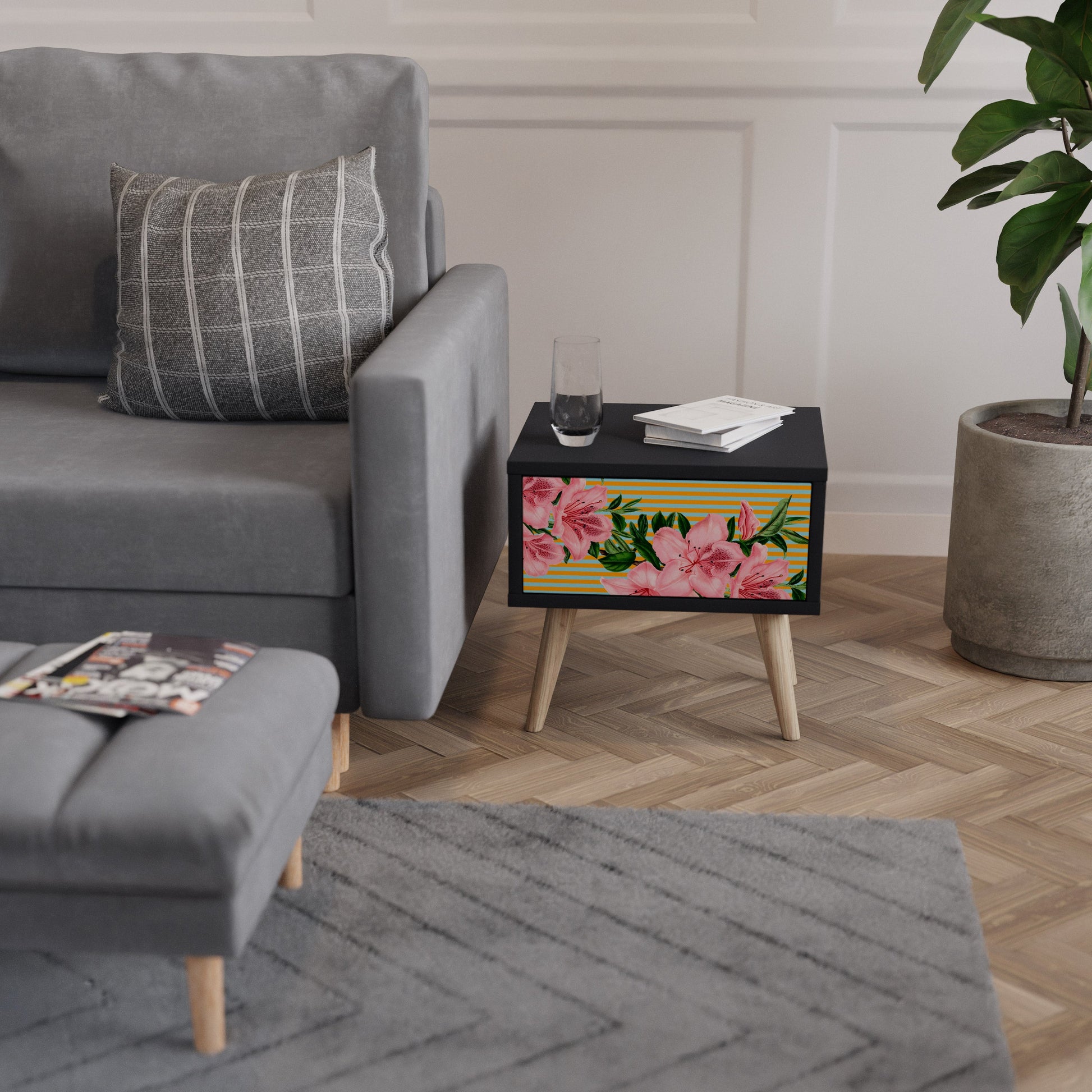 Table de chevet FRAGILE BEAUTY en finition noire