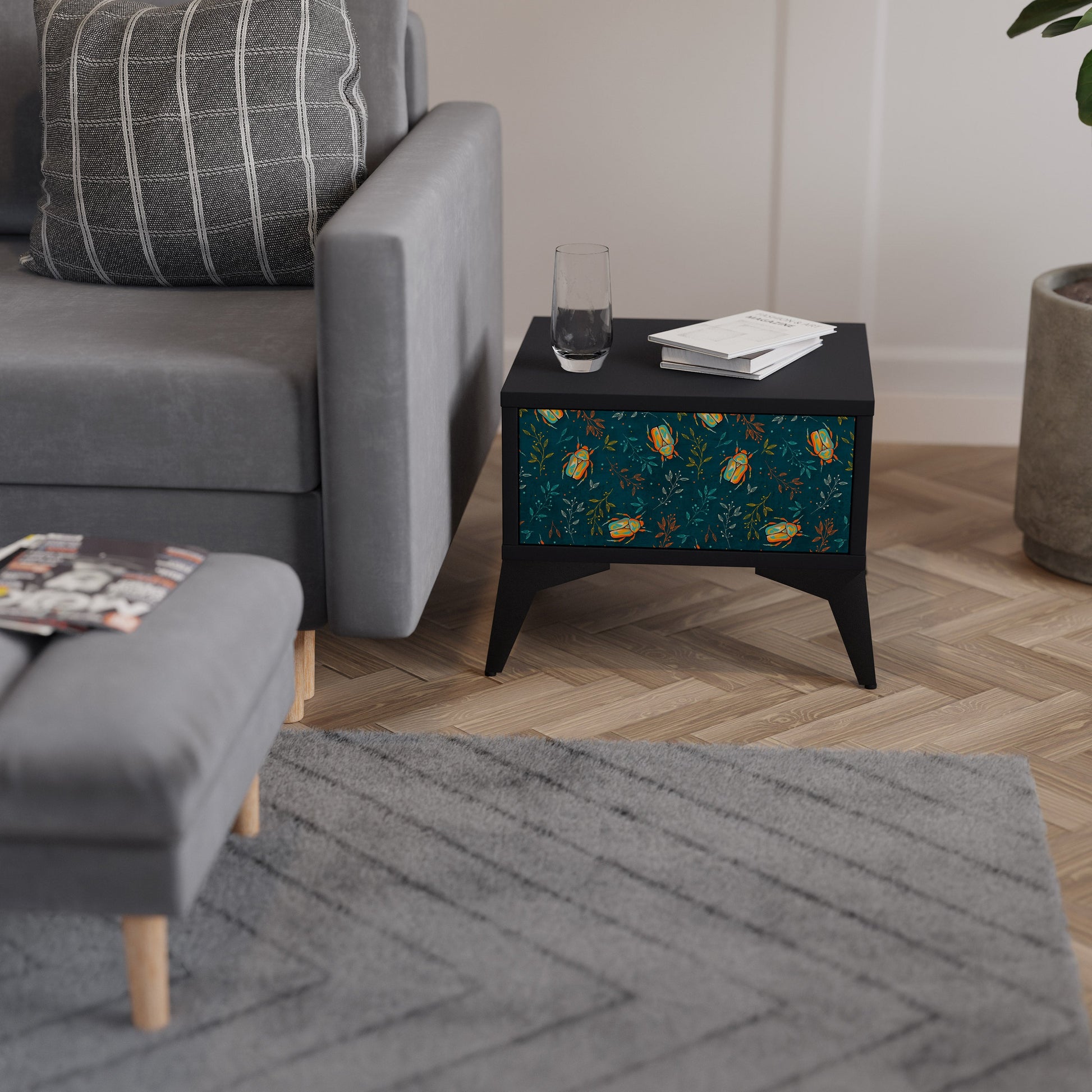Table de chevet AUTUMN INSECTS en finition noire