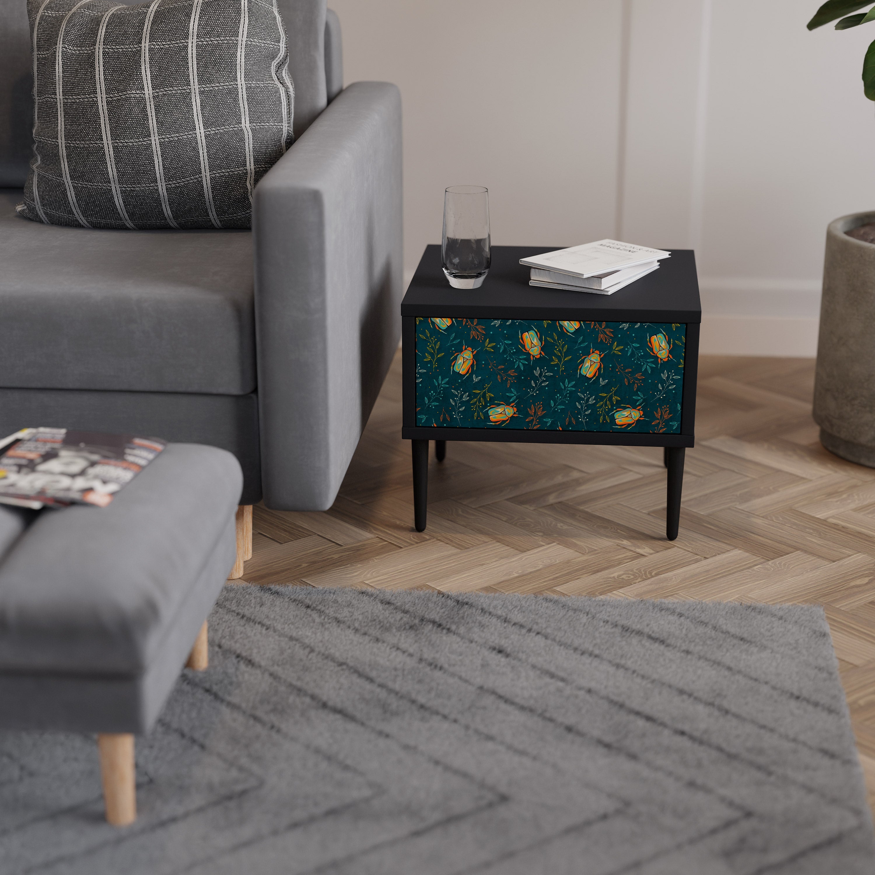 Table de chevet AUTUMN INSECTS en finition noire