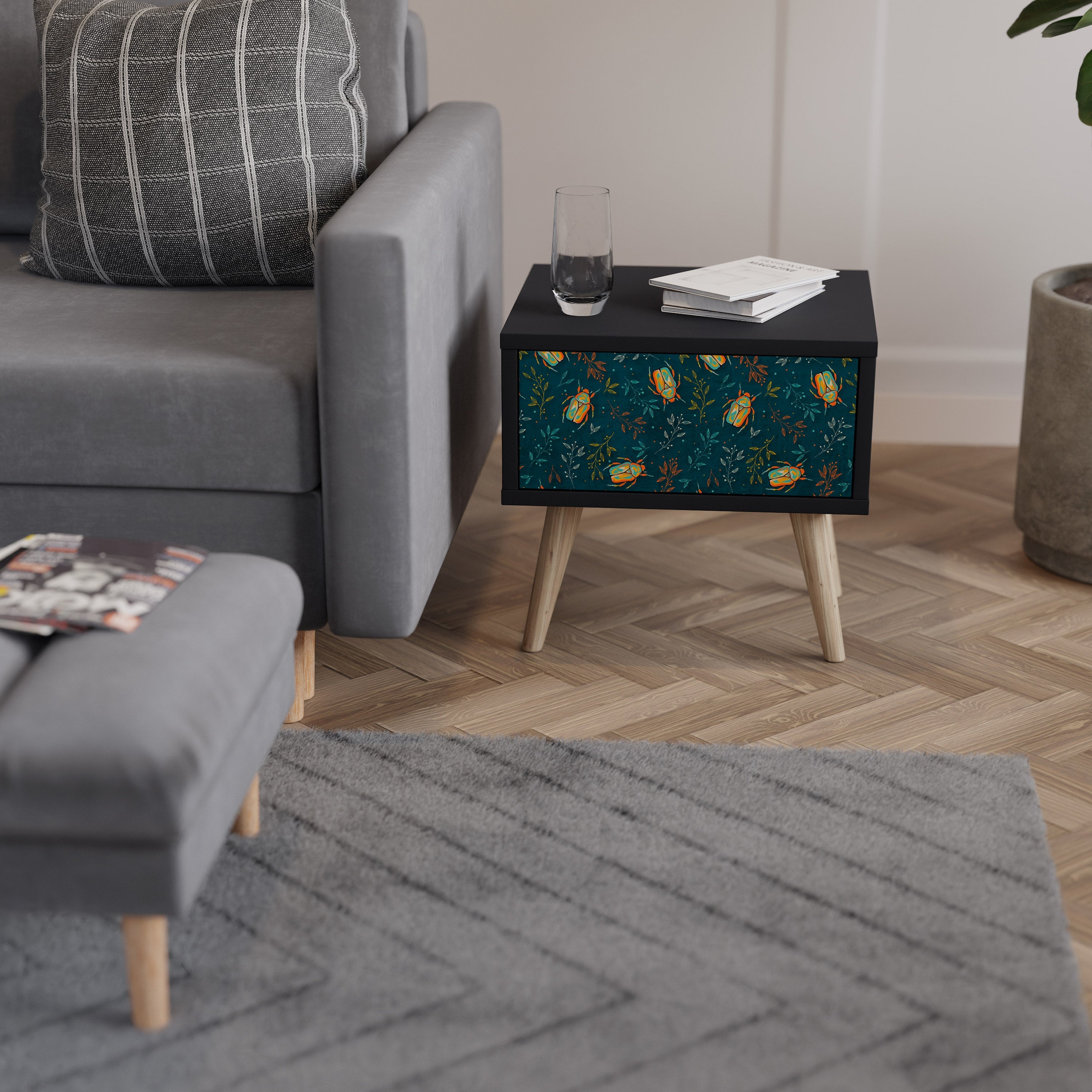 Table de chevet AUTUMN INSECTS en finition noire