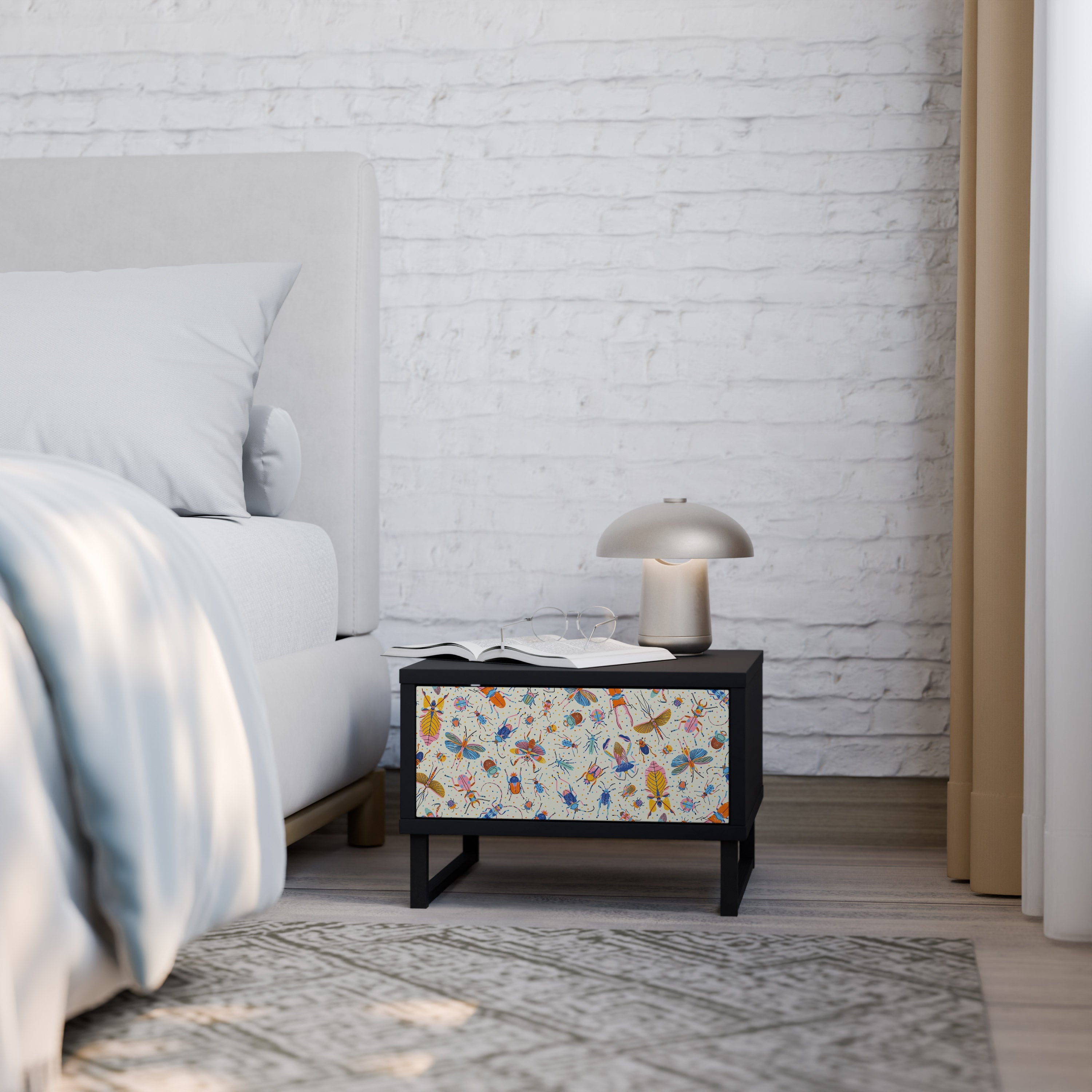 Table de chevet COLORFUL INSECTS en finition noire