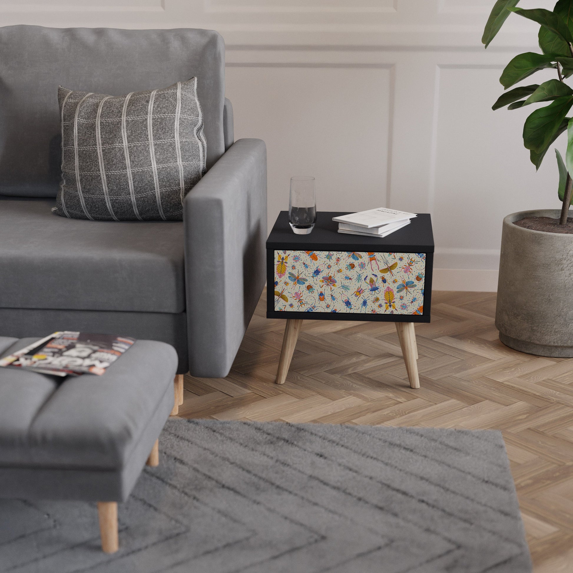 Table de chevet COLORFUL INSECTS en finition noire