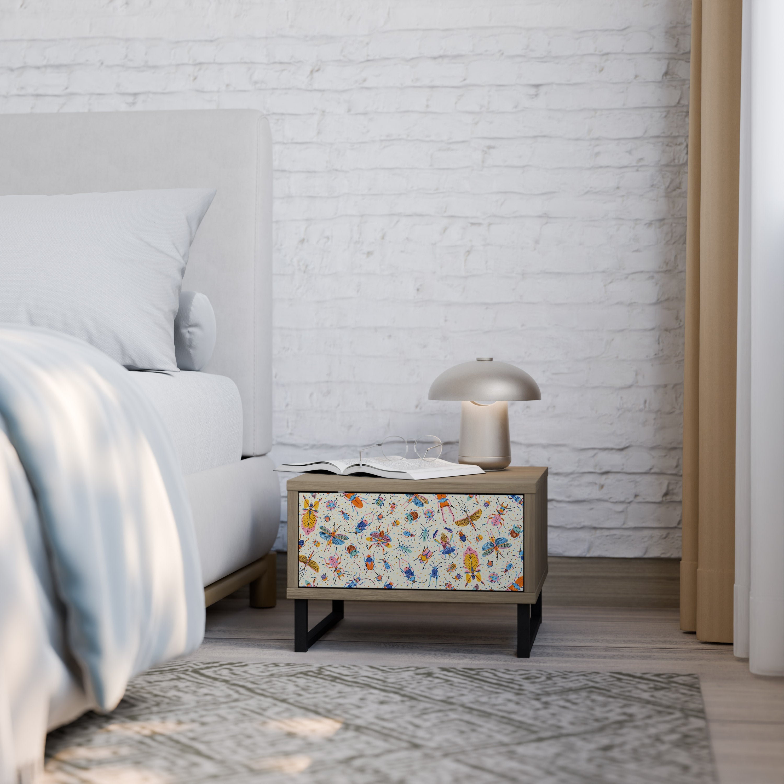 Table de chevet INSECTES COLORÉS effet chêne