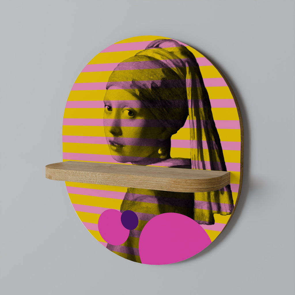 Étagère d'art ovale HER WITH A PEARL en effet chêne