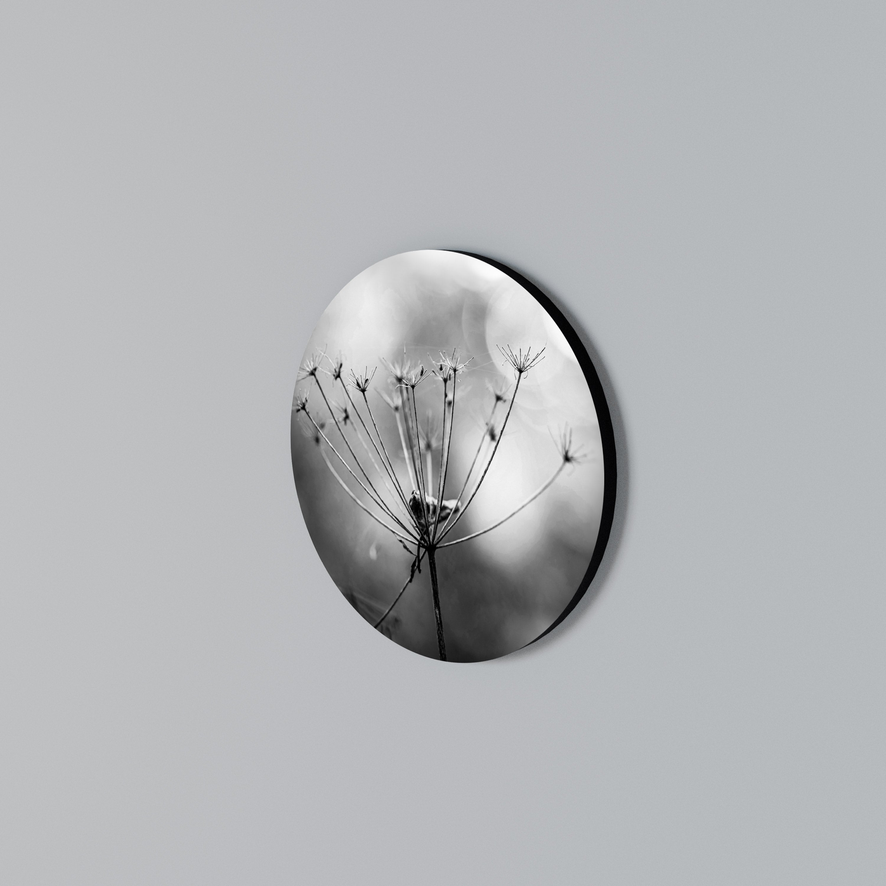 MINIMALIST BLOOM Round Wall Art