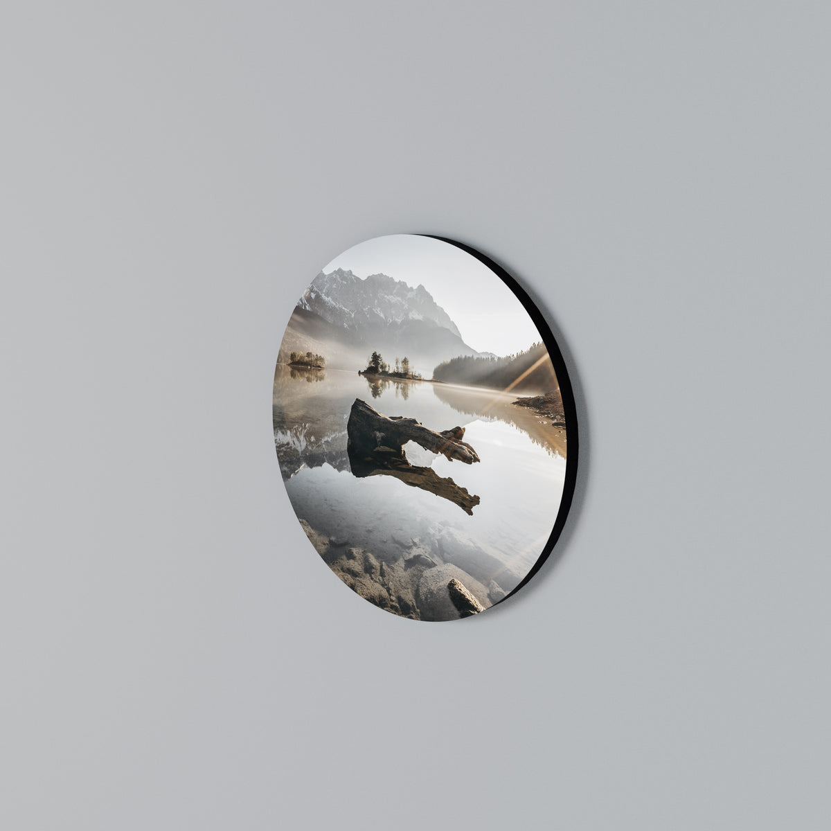 SILENT WATERSCAPE Round Wall Art