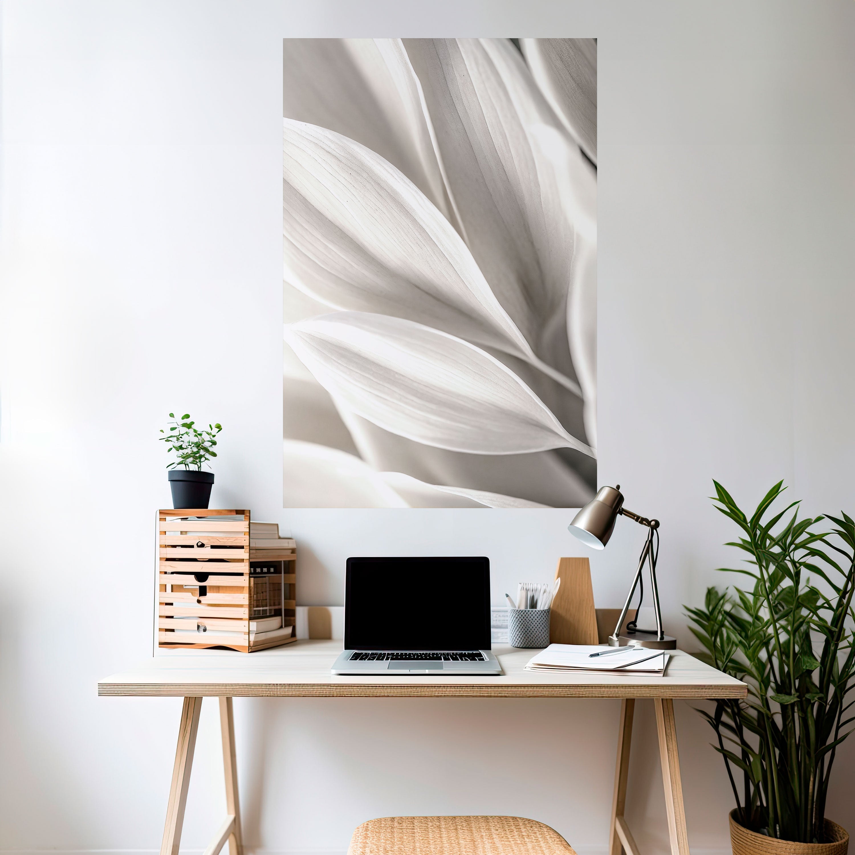 Affiche verticale autocollante « Whispers of White »