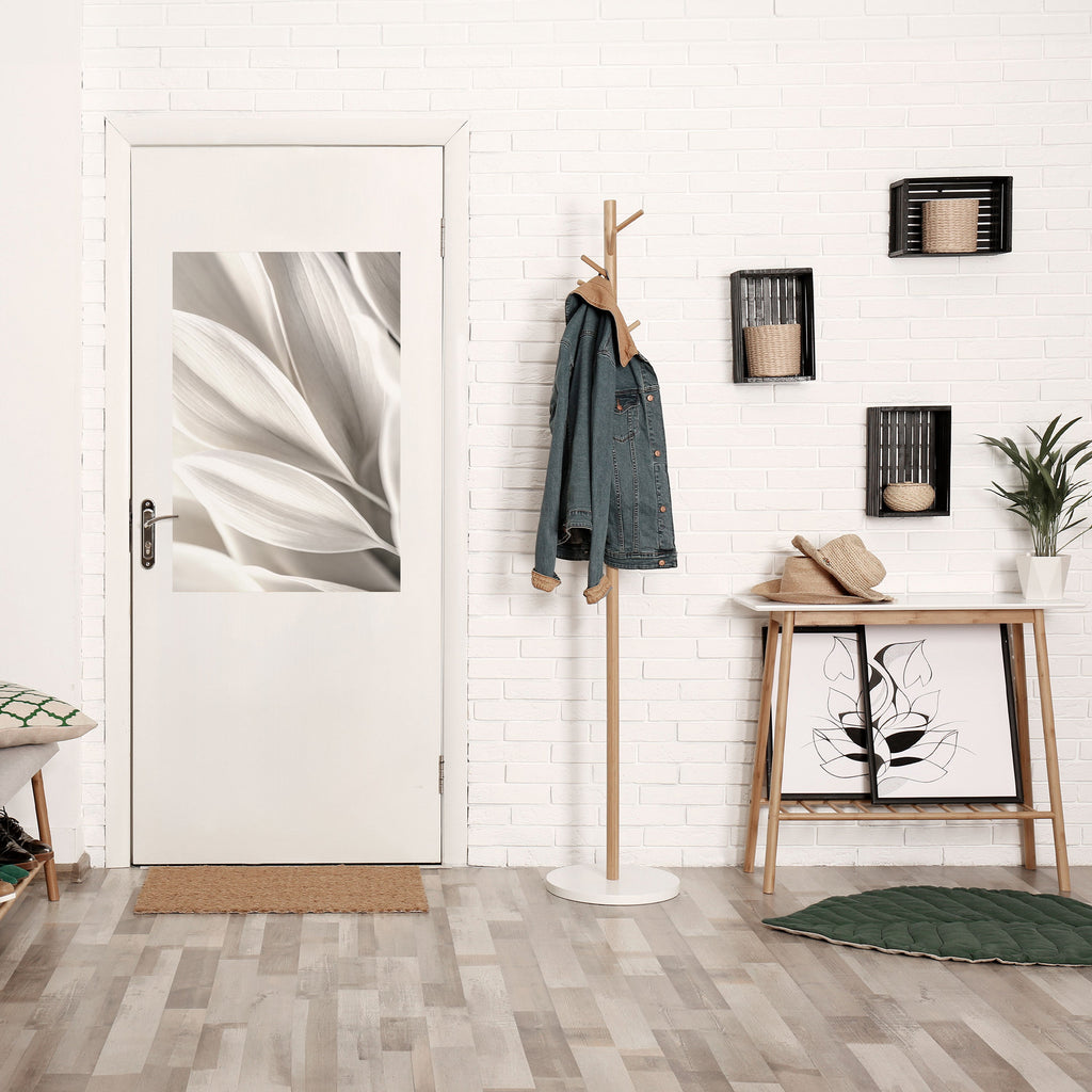 Affiche verticale autocollante « Whispers of White »