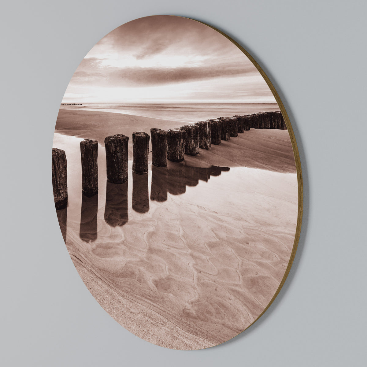 SERENE SHORELINE SEQUENCE Round Wall Art