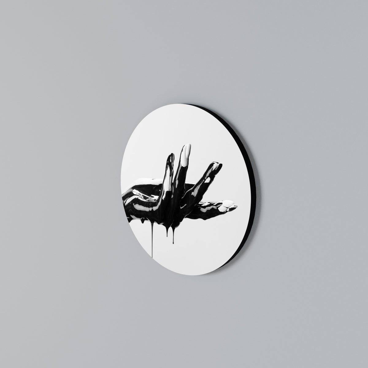 BLACK VISCOSITY Round Wall Art