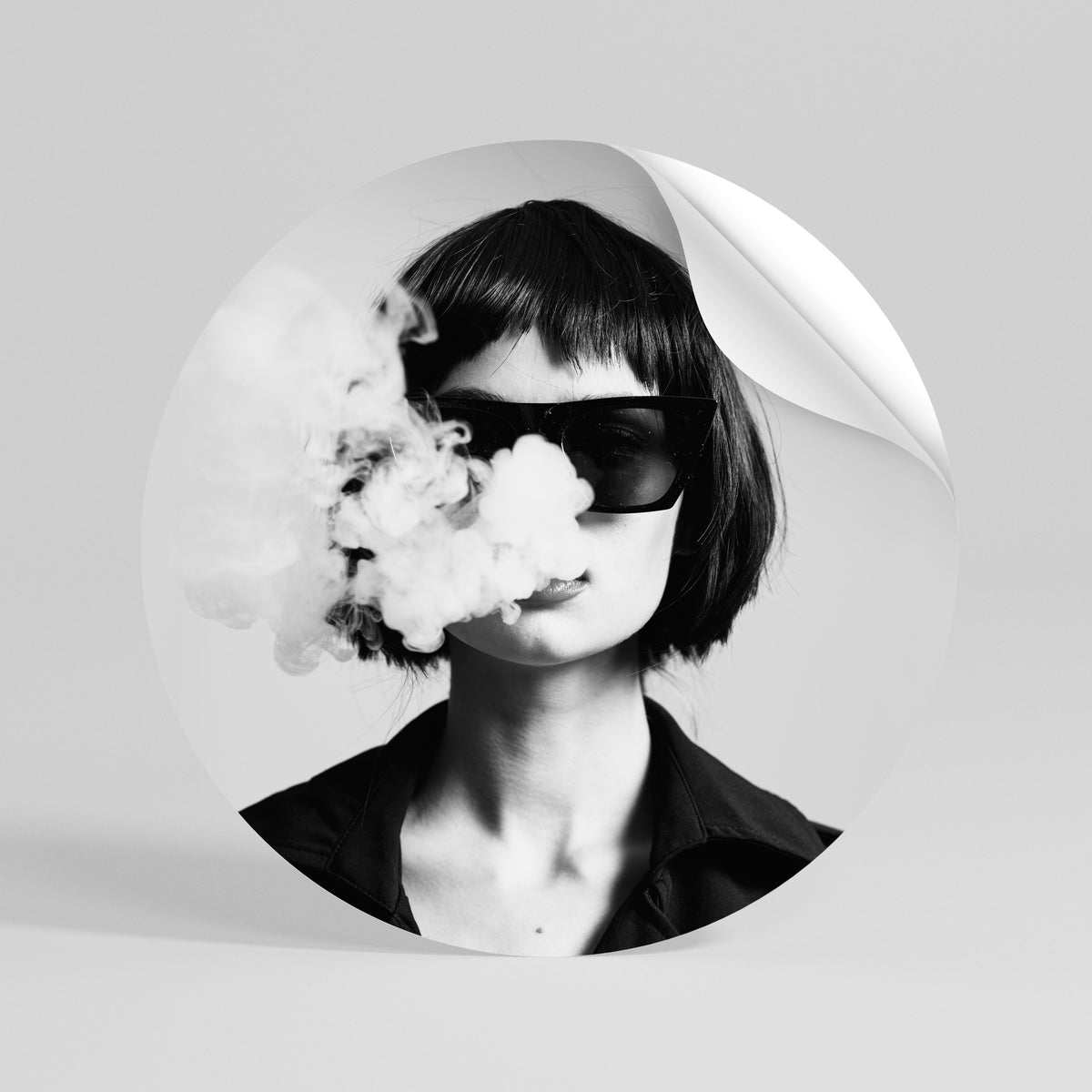 SMOKY BELLE Peel and Stick Round Sticker