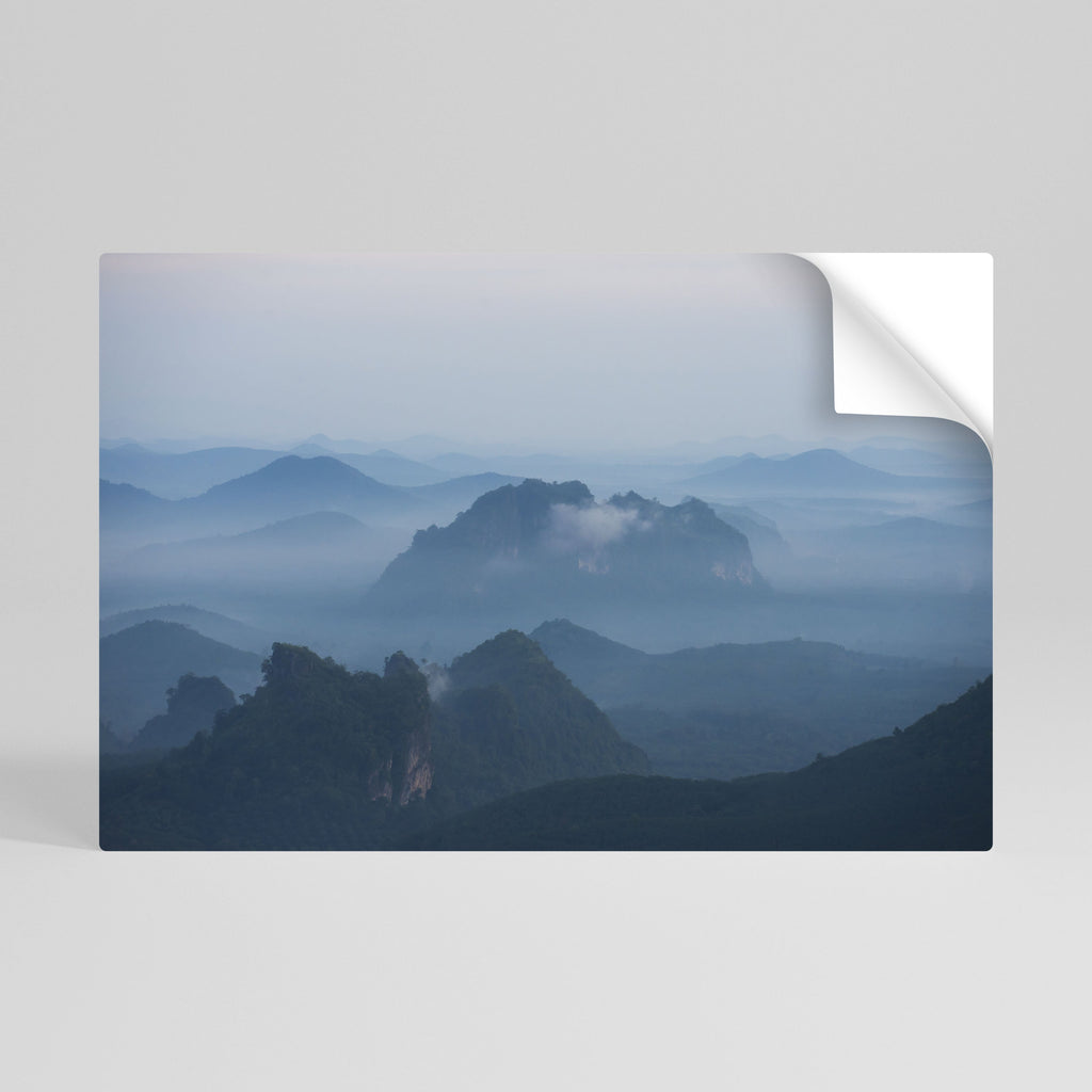 Affiche horizontale autocollante « MISTY MOUNTAIN WHISPER »