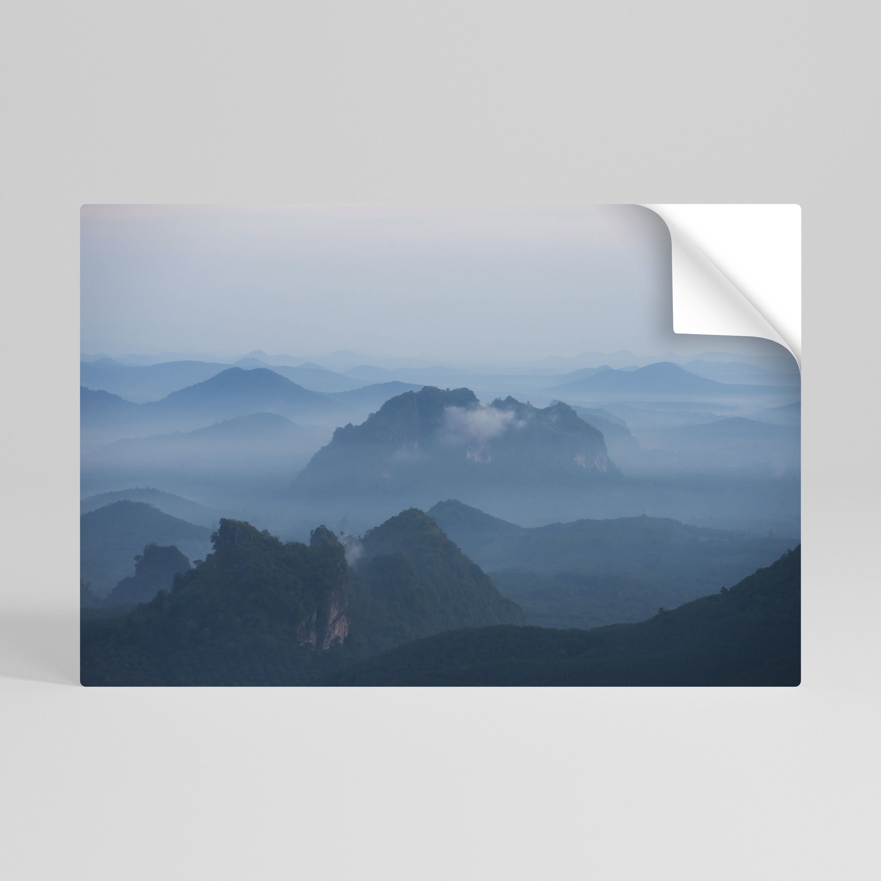 Affiche horizontale autocollante « MISTY MOUNTAIN WHISPER »
