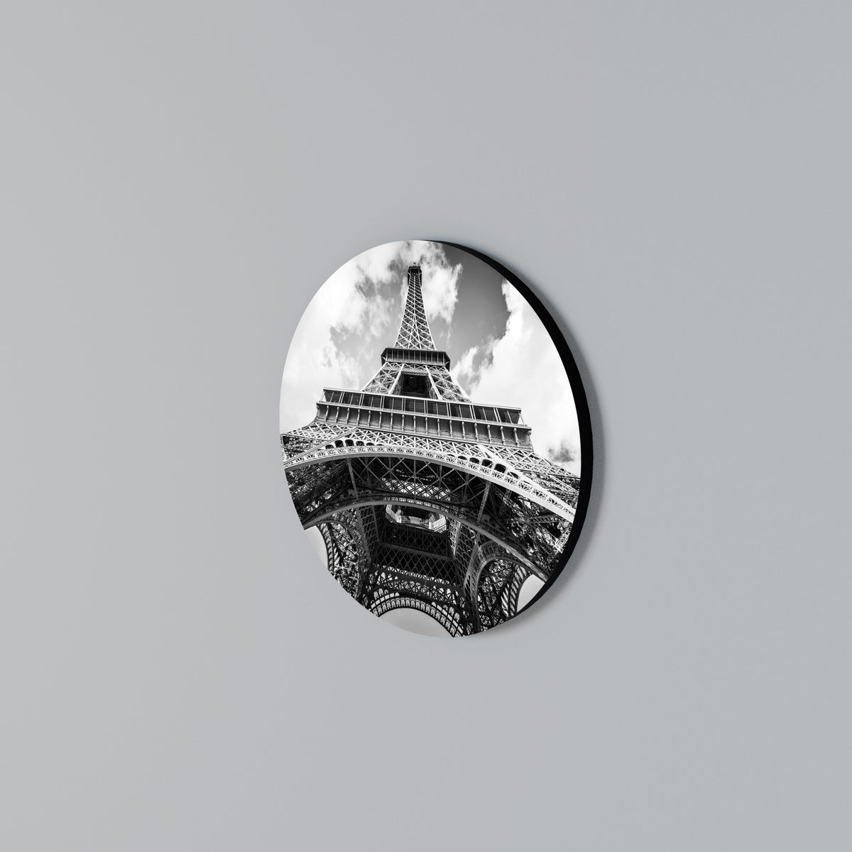 TIMELESS EIFFEL PERSPECTIVE Round Wall Art