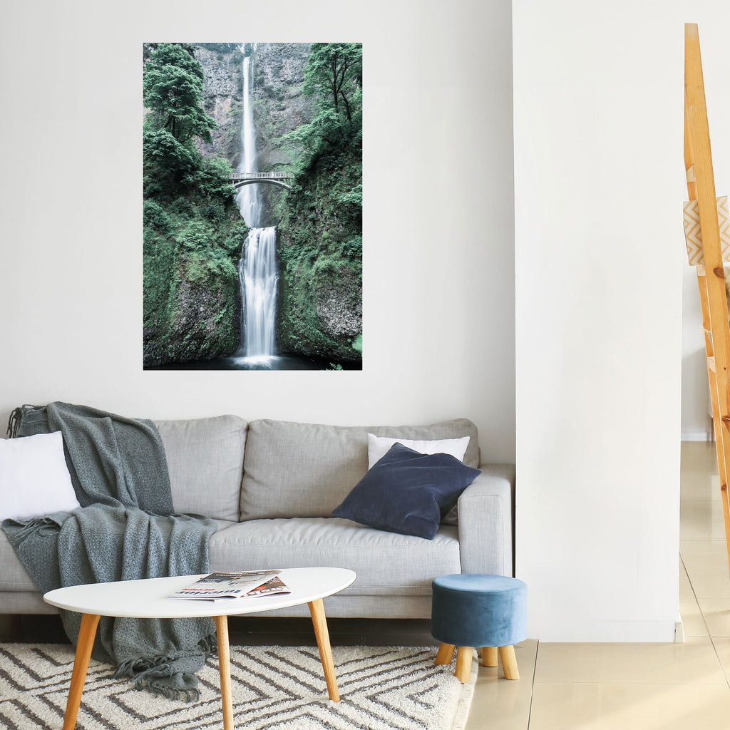 Affiche verticale autocollante représentant un pont aquatique mystique