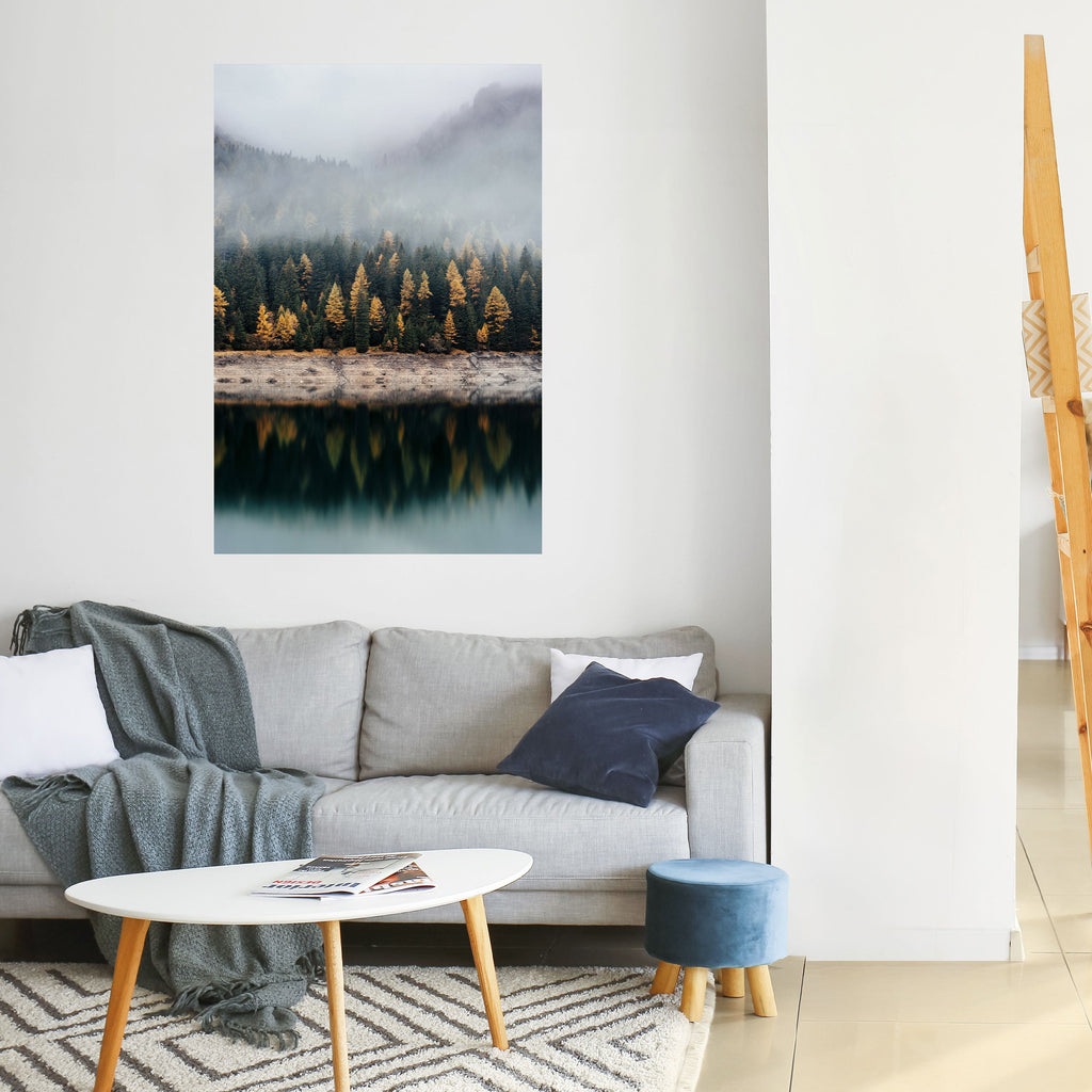 Affiche verticale autocollante « ARBRES DORÉS DANS LE BROUILLARD »