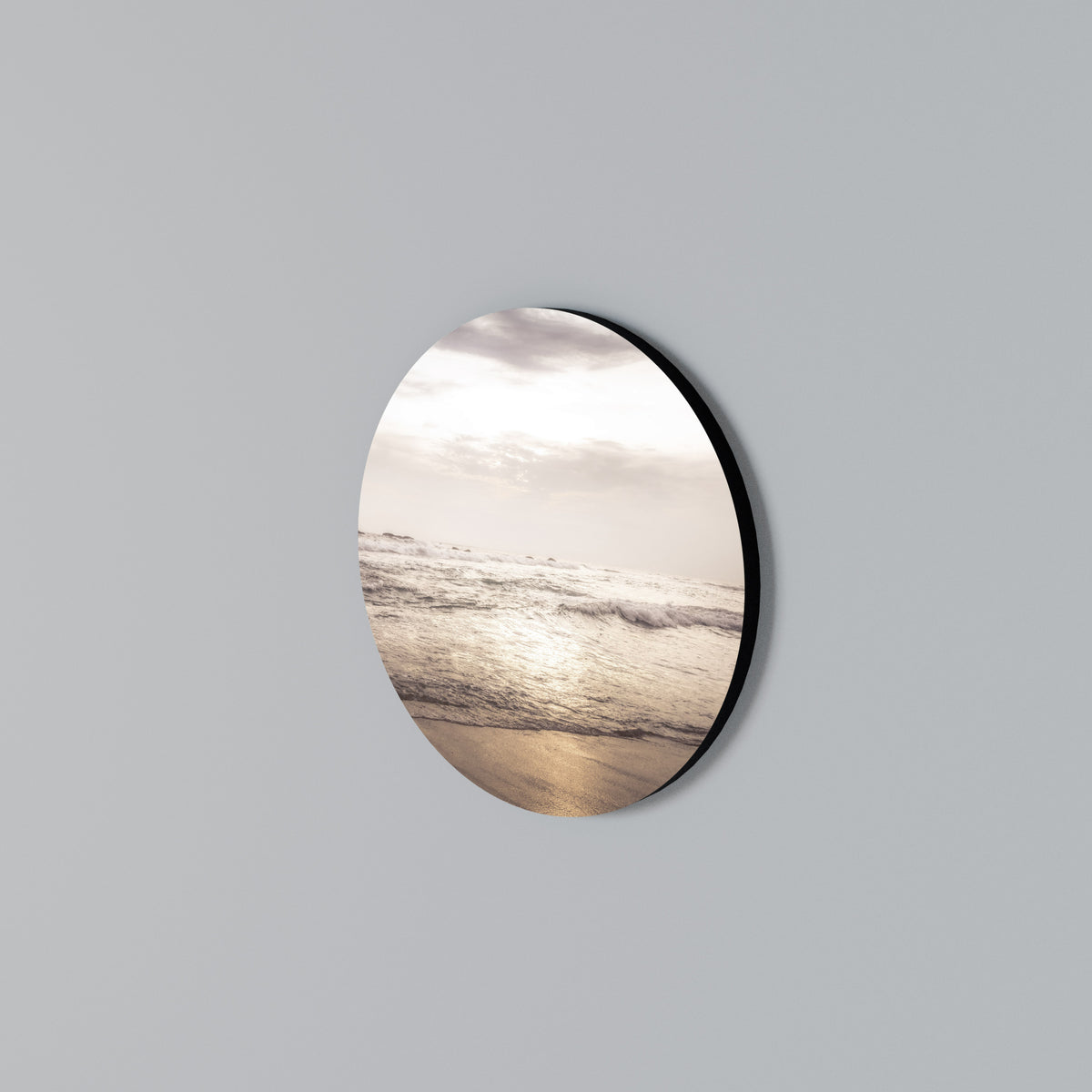 WHISPERS OF THE OCEAN Round Wall Art