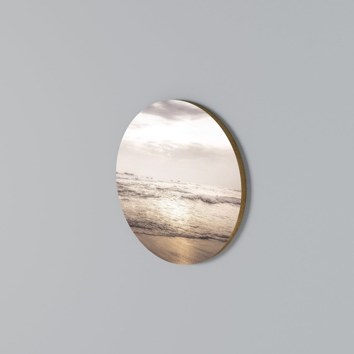 WHISPERS OF THE OCEAN Round Wall Art