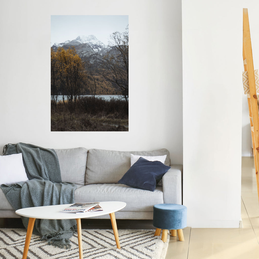 Affiche verticale autocollante « L'ÉTREINTE SILENCIEUSE DE L'AUTOMNE »