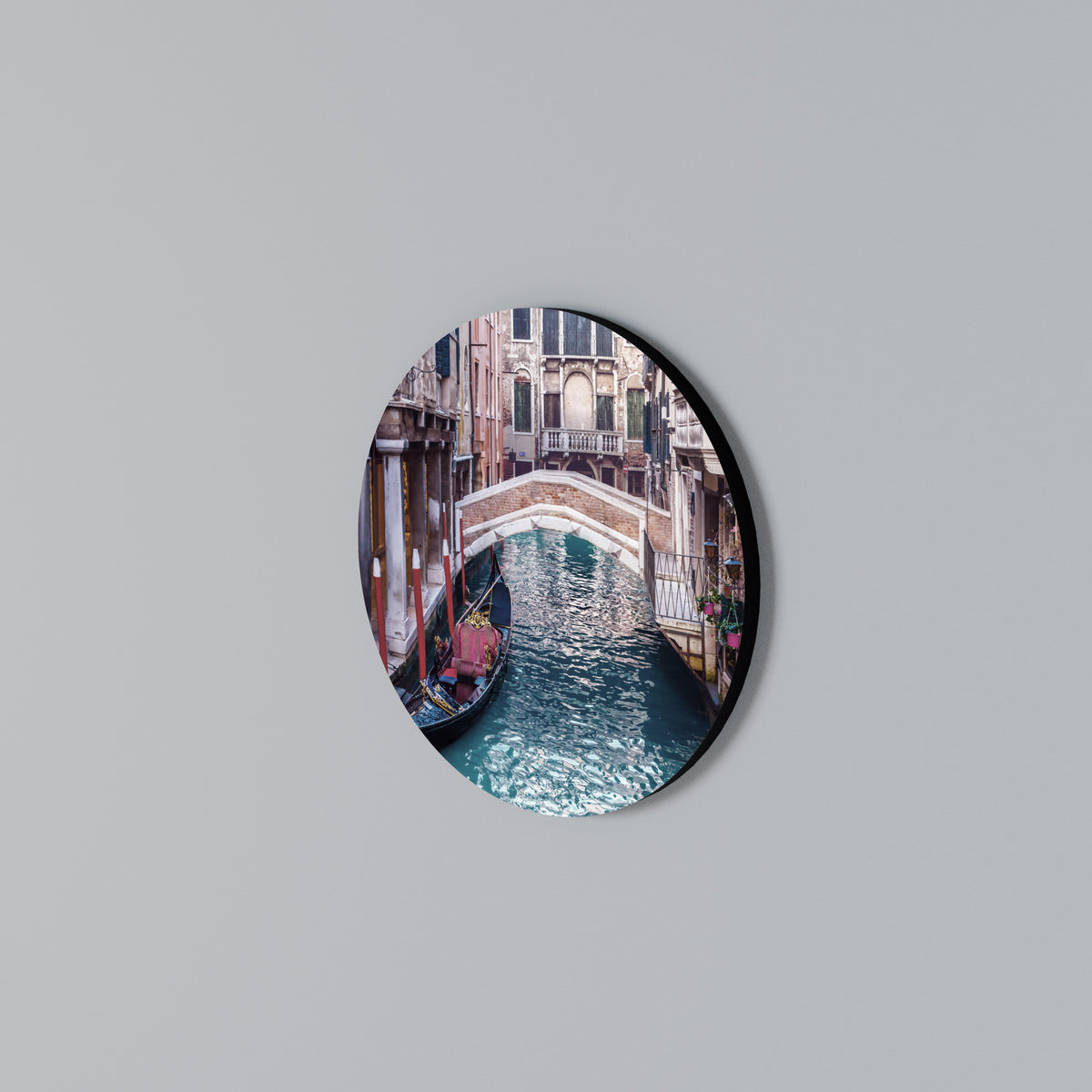 GONDOLA GLIDE Round Wall Art