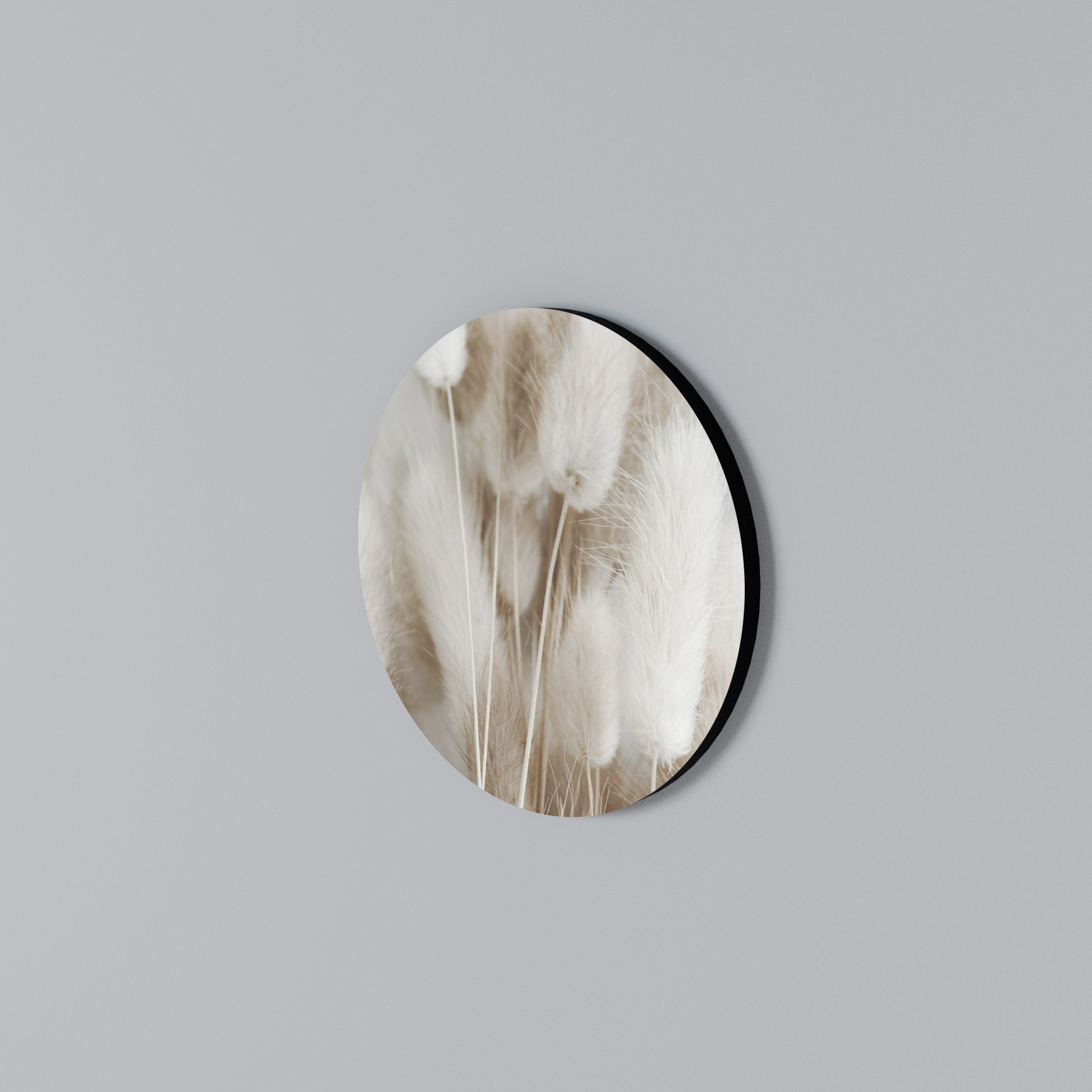 SOFTNESS IN FOCUS Round Wall Art