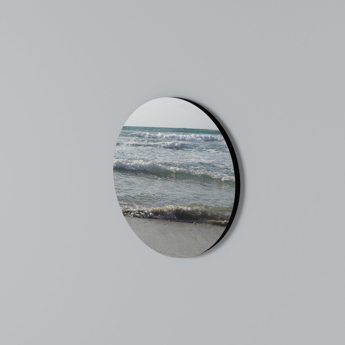 WAVES OF TRANQUILITY Round Wall Art
