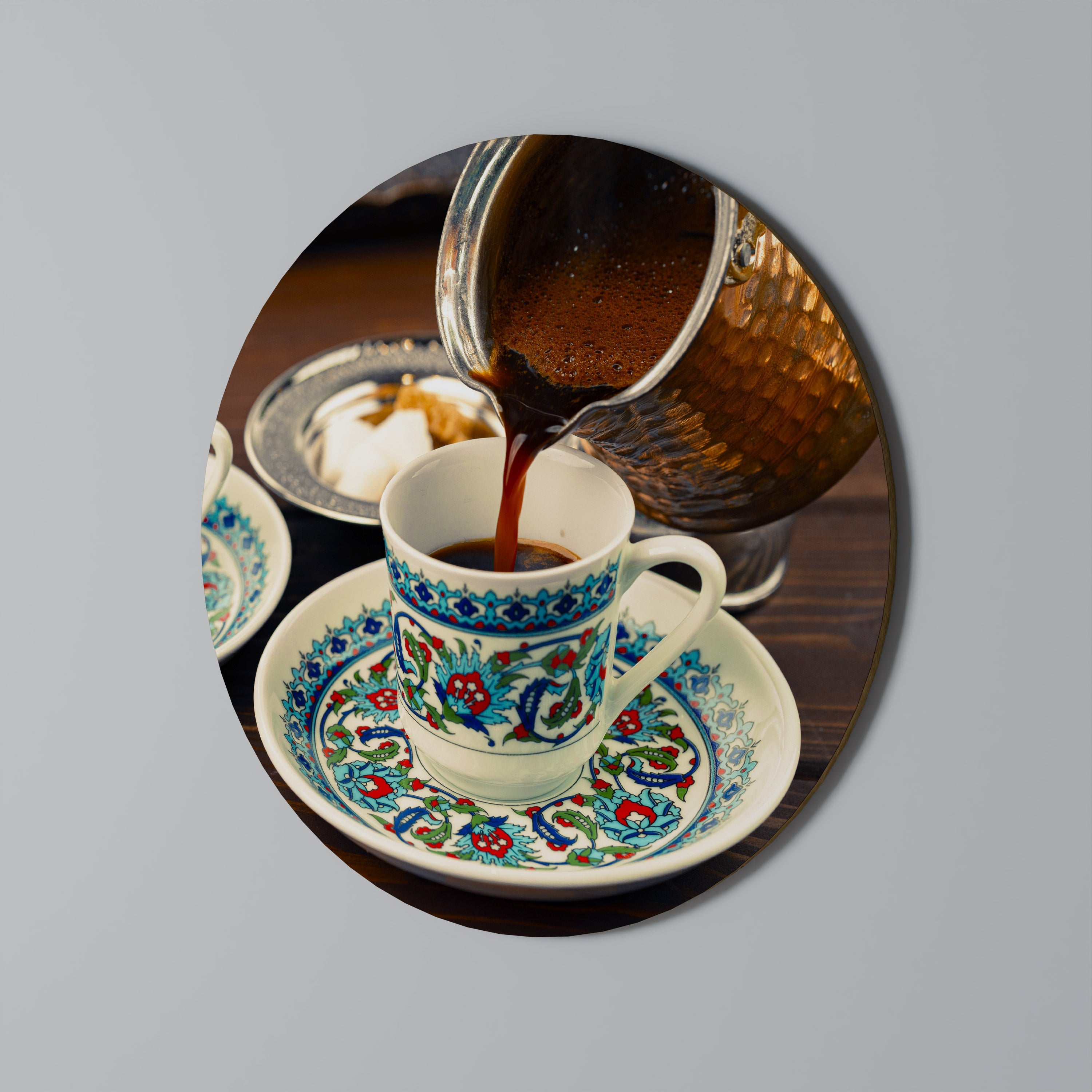 TRADITION DANS UNE TASSE Art mural rond