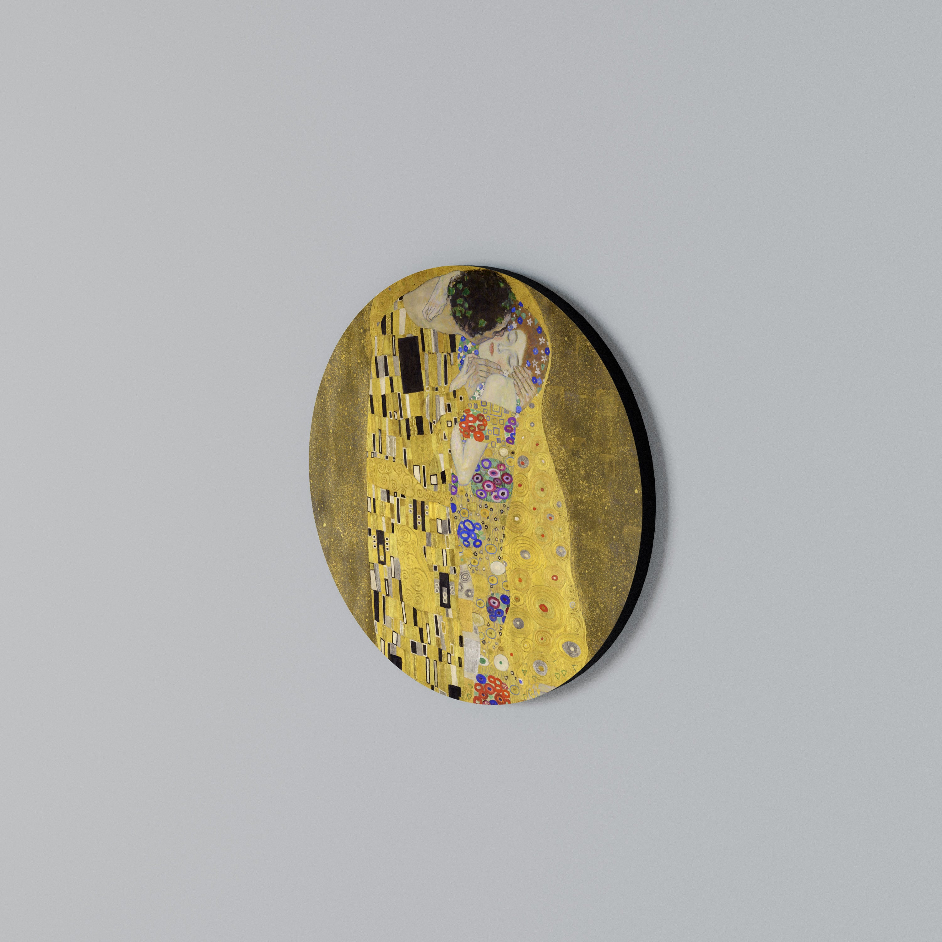 THE KISS Round Wall Art